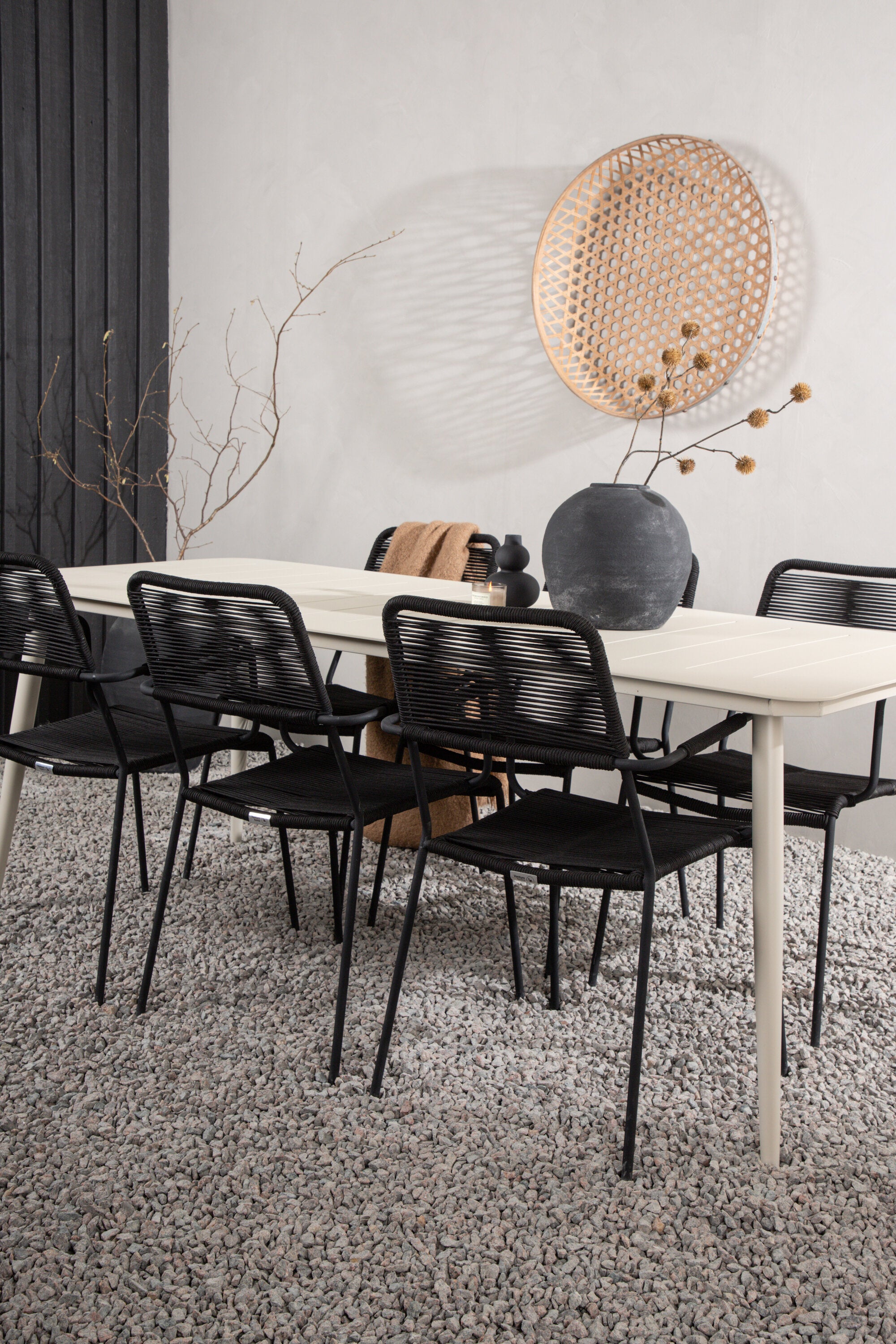Lina Outdoor-Tischset + Lindos Armchair 200cm/6St. in Schwarz präsentiert im Onlineshop von KAQTU Design AG. Gartentischset ist von Venture Home