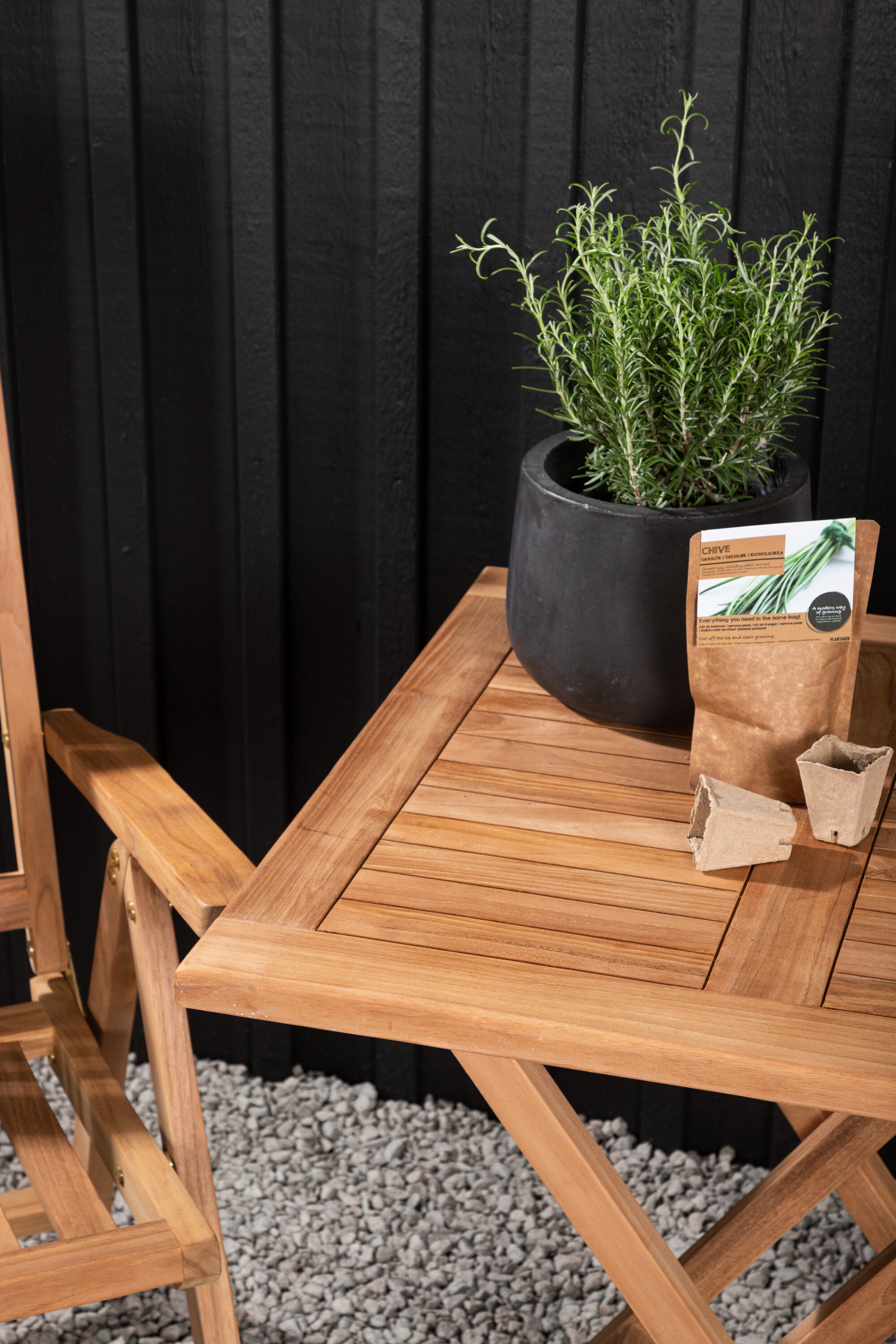 Kenya Outdoor-Tischset 70cm/2St. in Natur präsentiert im Onlineshop von KAQTU Design AG. Gartentischset ist von Venture Home