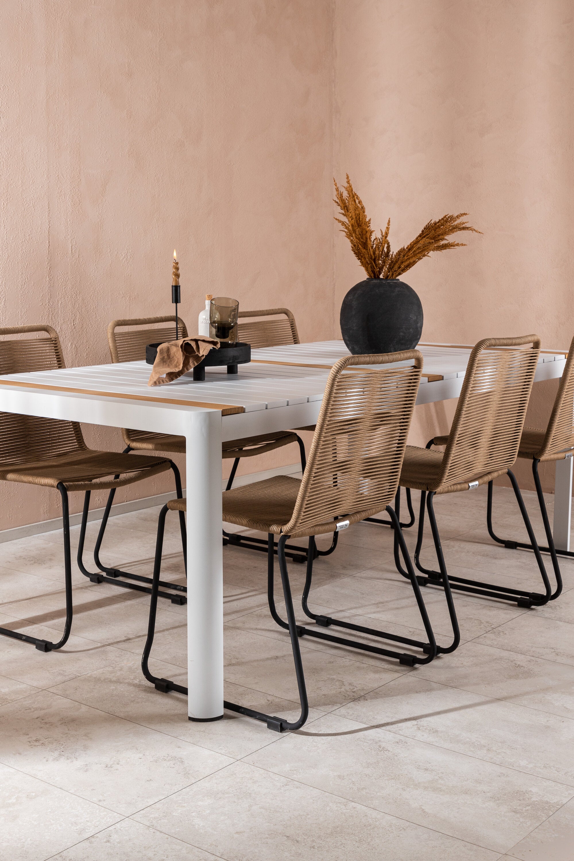 Togo Outdoor-Tischset + Lindos 200cm/6St. in Weiss / Natur präsentiert im Onlineshop von KAQTU Design AG. Gartentischset ist von Venture Home