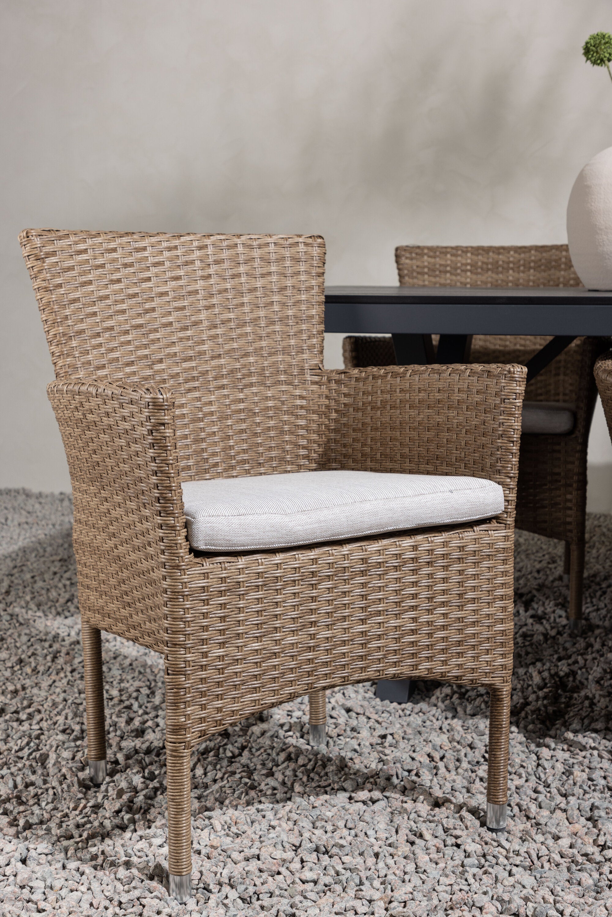 Garcia Outdoor-Tischset + Malina 200cm/6St. in Schwarz / Braun präsentiert im Onlineshop von KAQTU Design AG. Gartentischset ist von Venture Home