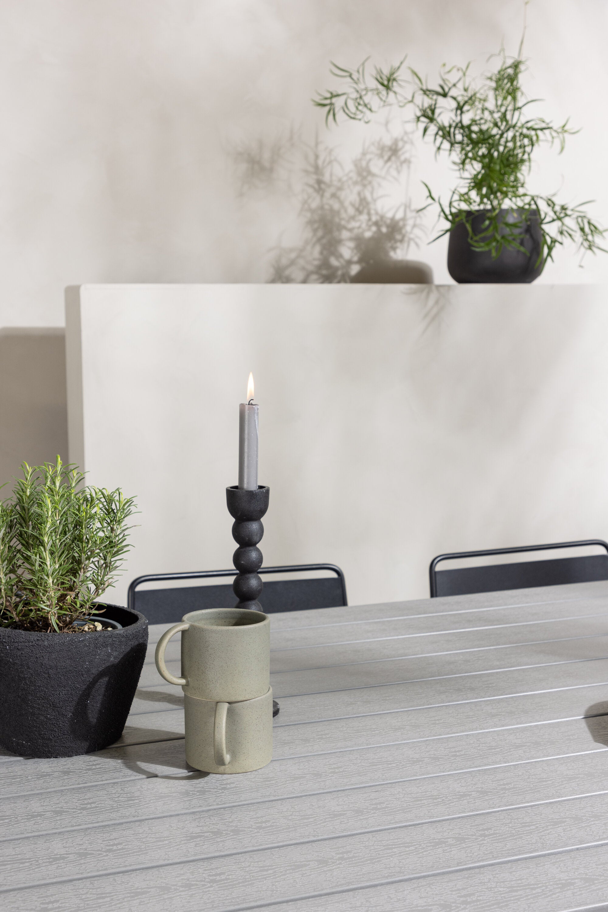 Garcia Outdoor-Tischset + Lina 200cm/6St. in Weiss / Schwarz präsentiert im Onlineshop von KAQTU Design AG. Gartentischset ist von Venture Home