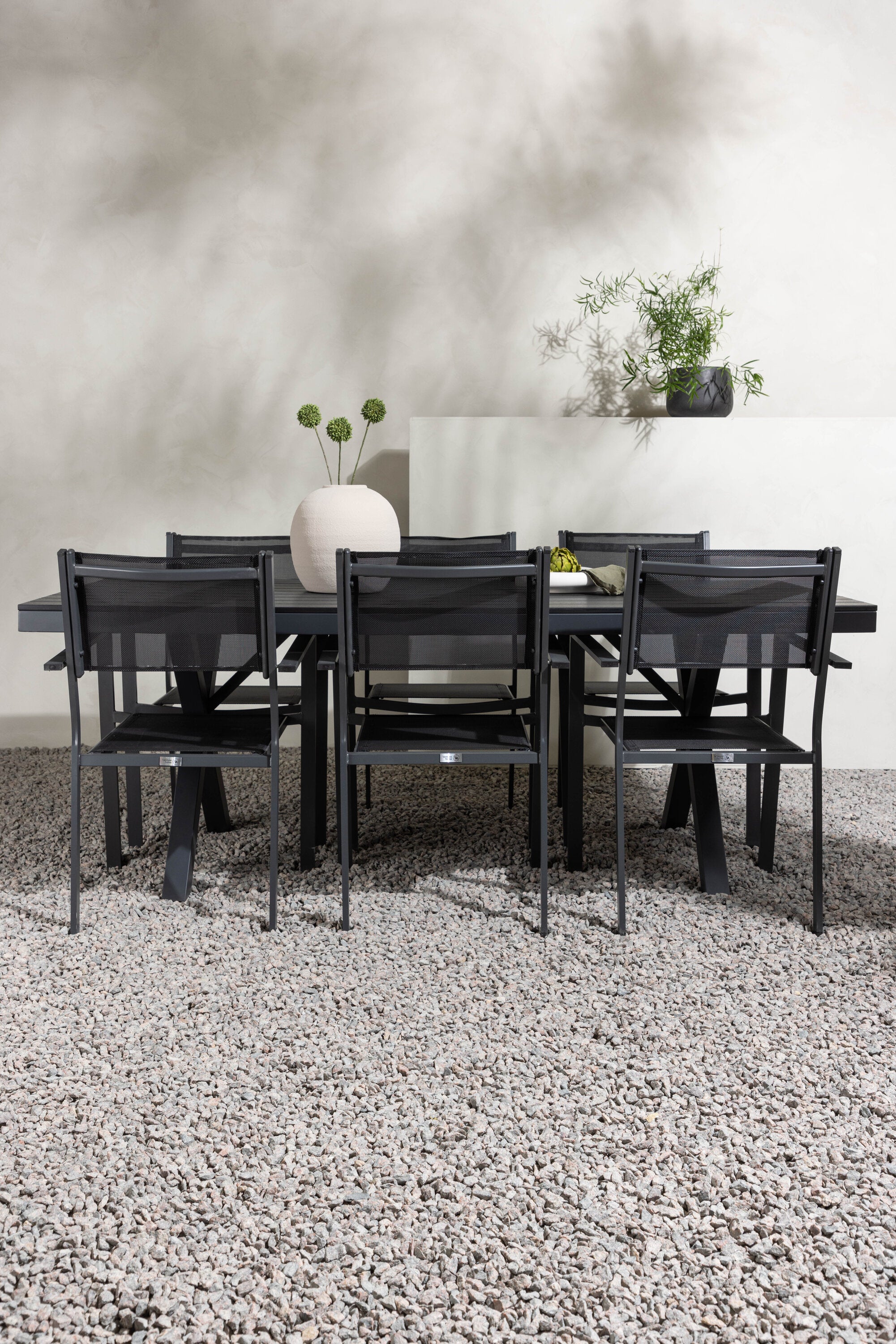 Garcia Outdoor-Tischset + Copacabana 200cm/6St. in Schwarz präsentiert im Onlineshop von KAQTU Design AG. Gartentischset ist von Venture Home