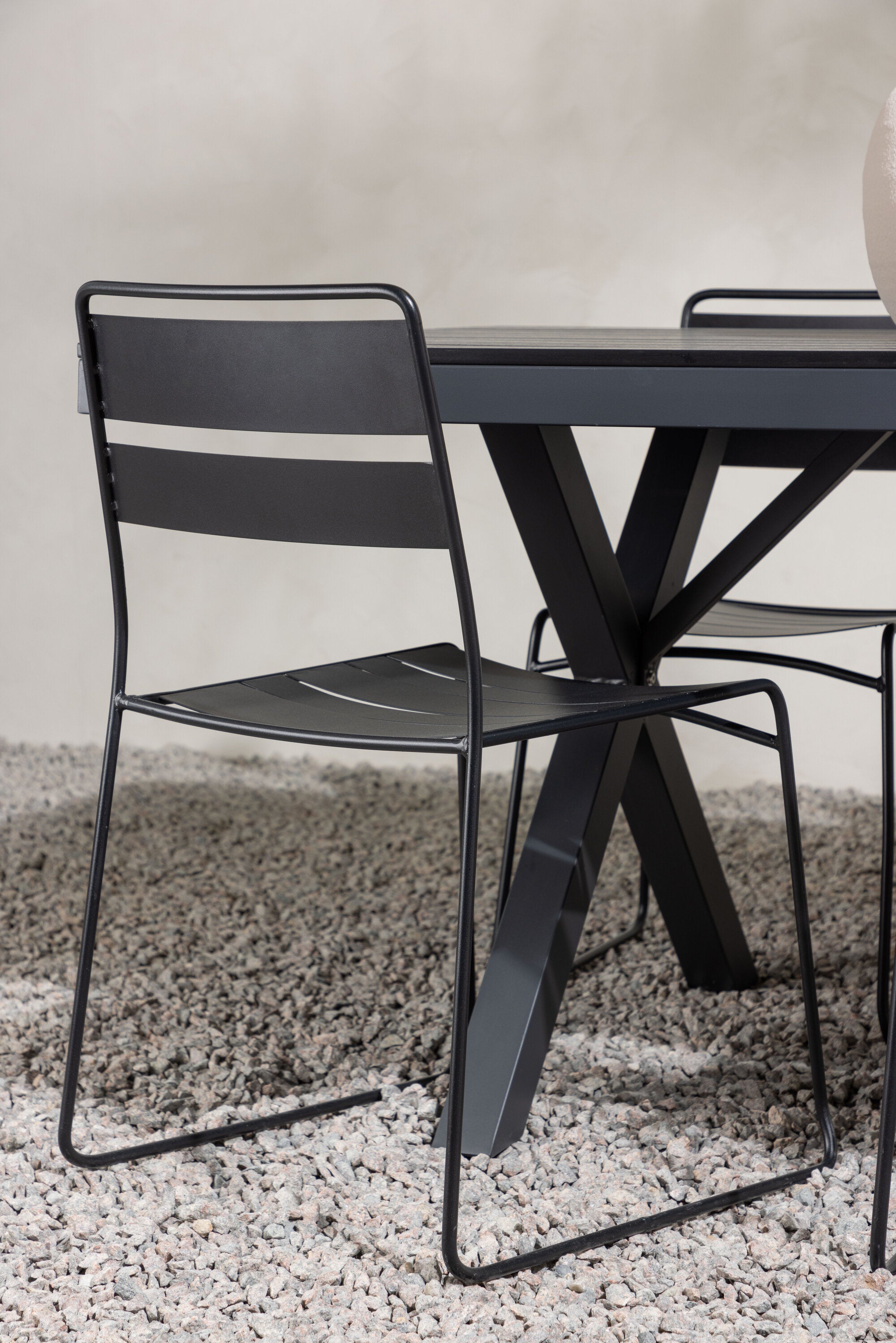 Garcia Outdoor-Tischset + Lina 200cm/6St. in Schwarz präsentiert im Onlineshop von KAQTU Design AG. Gartentischset ist von Venture Home
