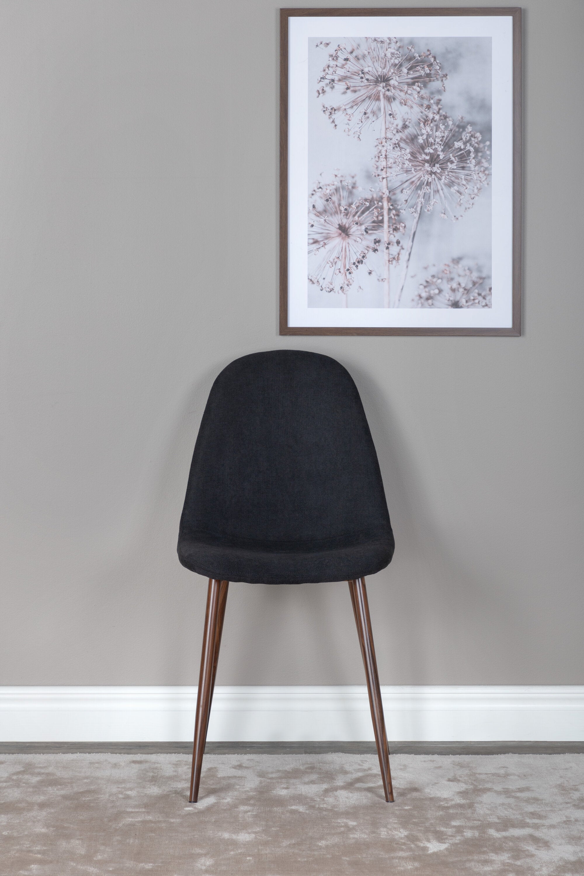 Polar Stuhl in Schwarz/Holz präsentiert im Onlineshop von KAQTU Design AG. Stuhl ist von Venture Home