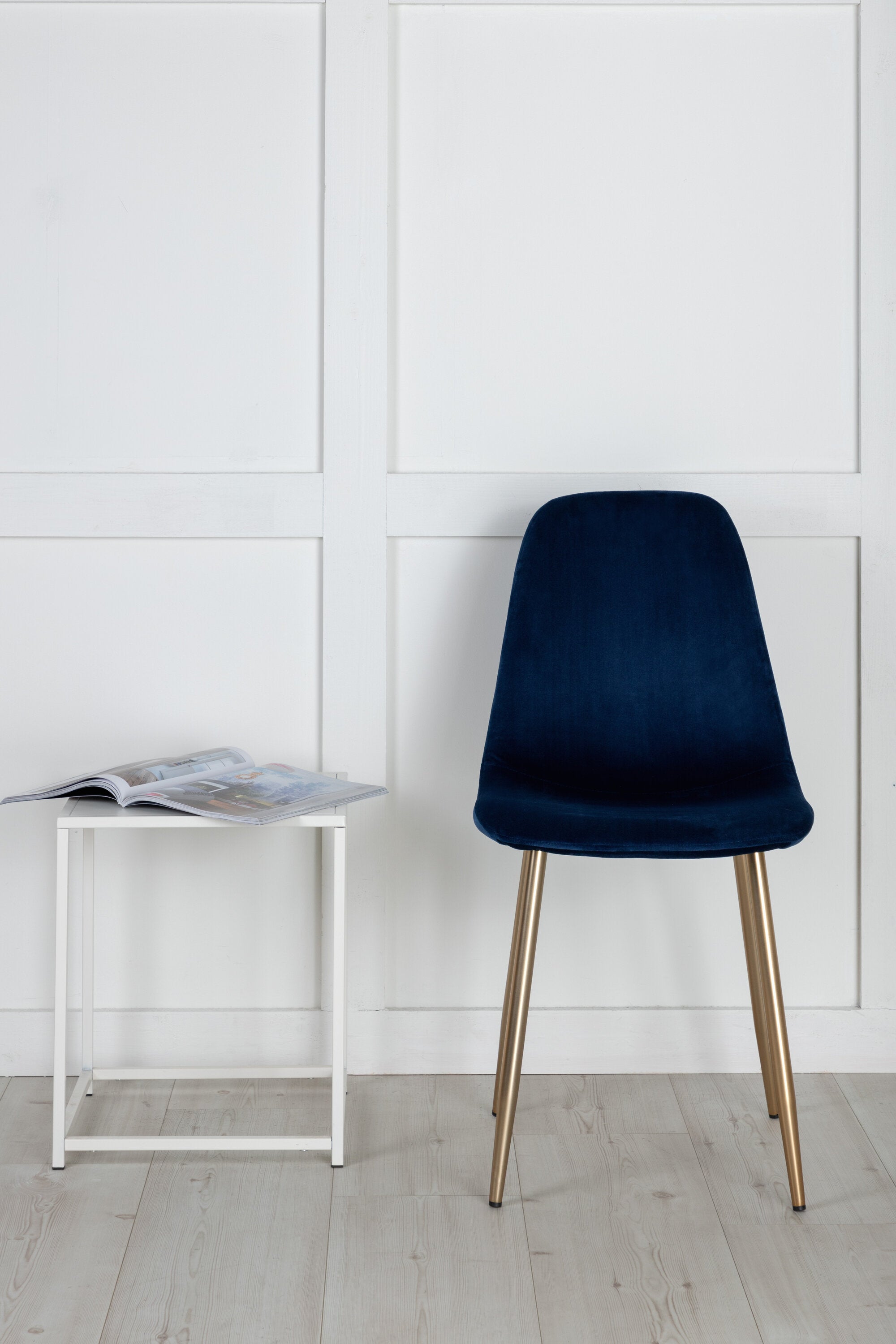 Polar Stuhl in Blau präsentiert im Onlineshop von KAQTU Design AG. Stuhl ist von Venture Home