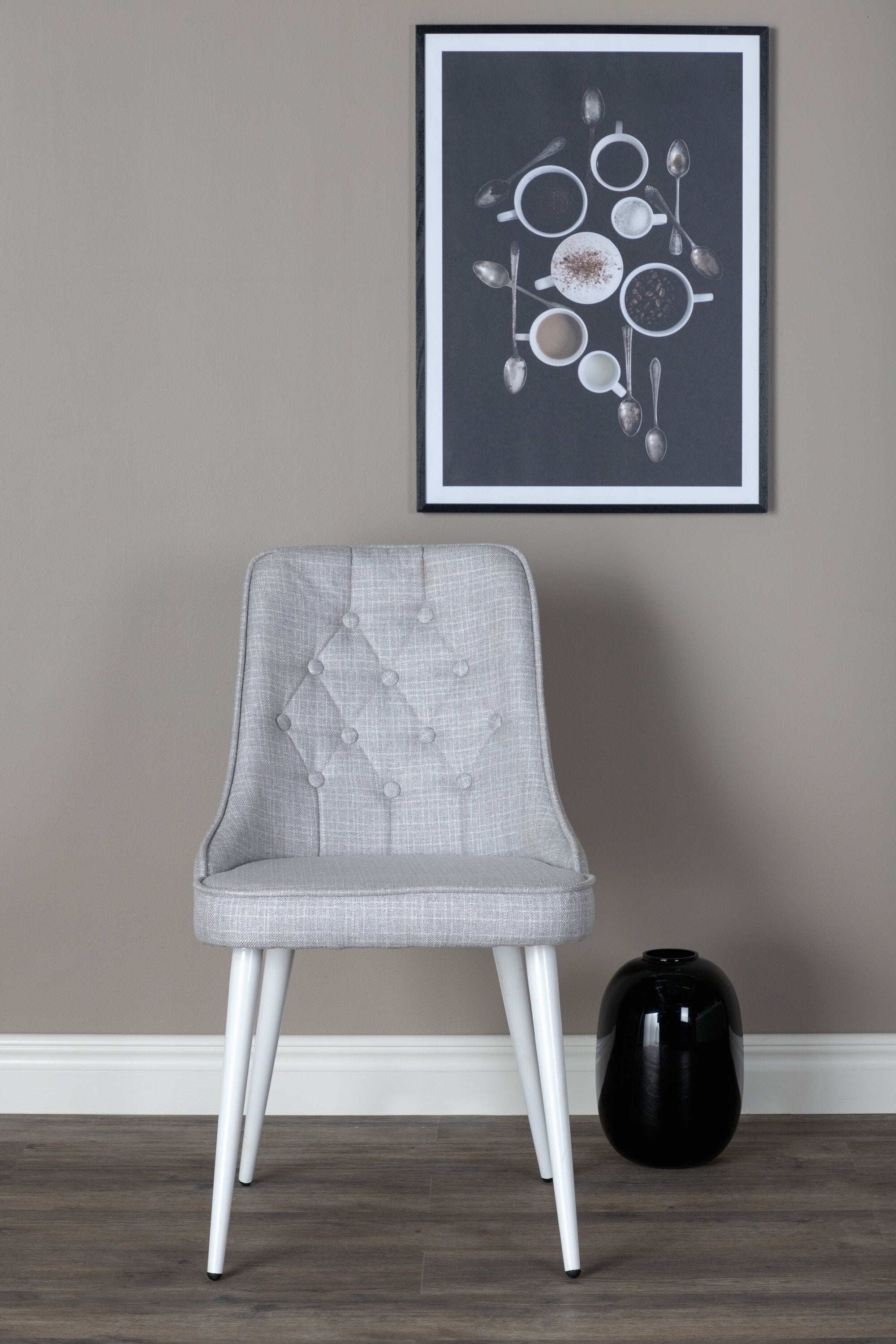 Velvet Deluxe Stuhl in Hellgrau / Weiss präsentiert im Onlineshop von KAQTU Design AG. Stuhl ist von Venture Home