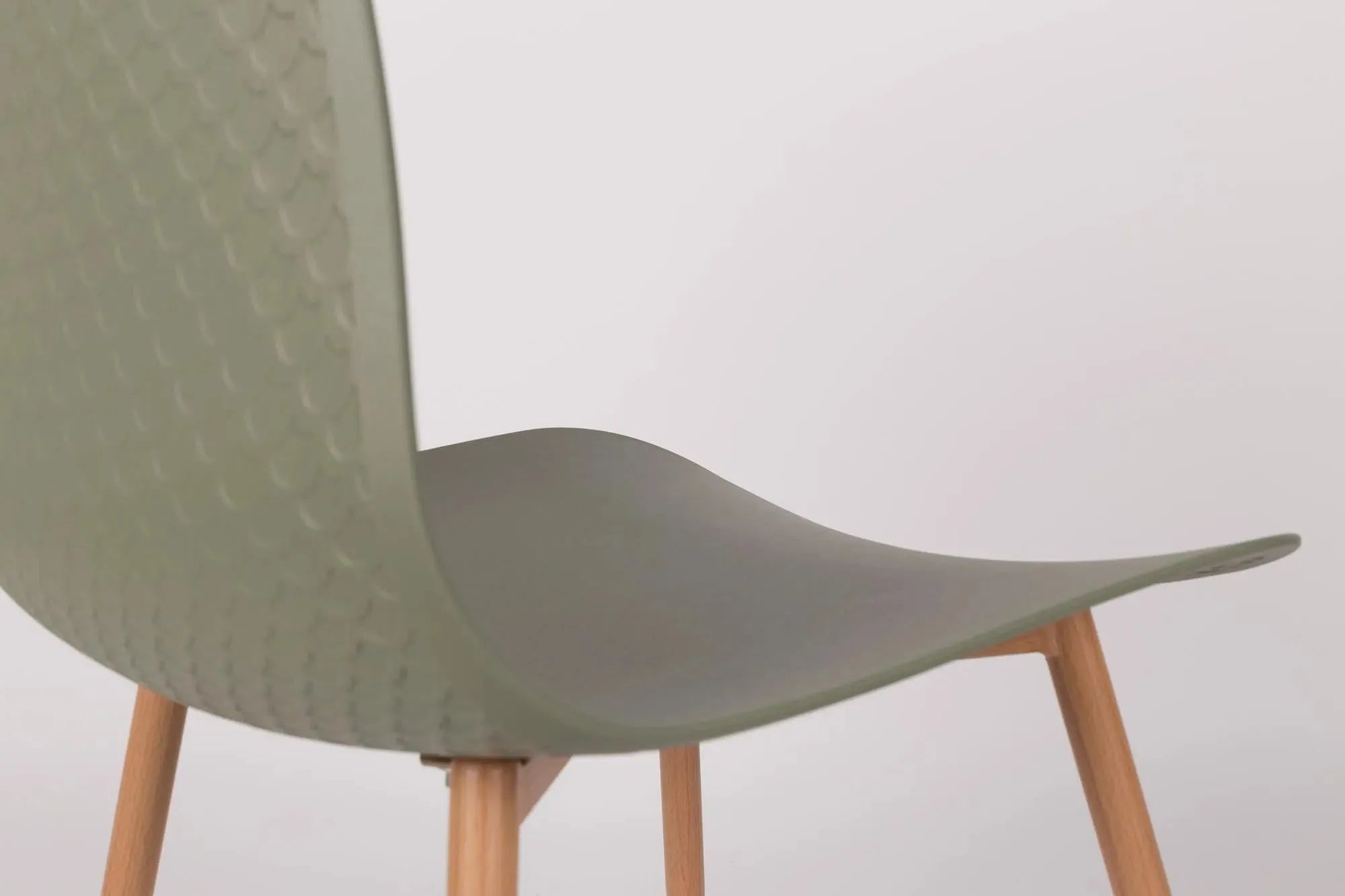 Eleganter Stuhl LEON: Perfekte Symbiose aus Stil und Komfort.