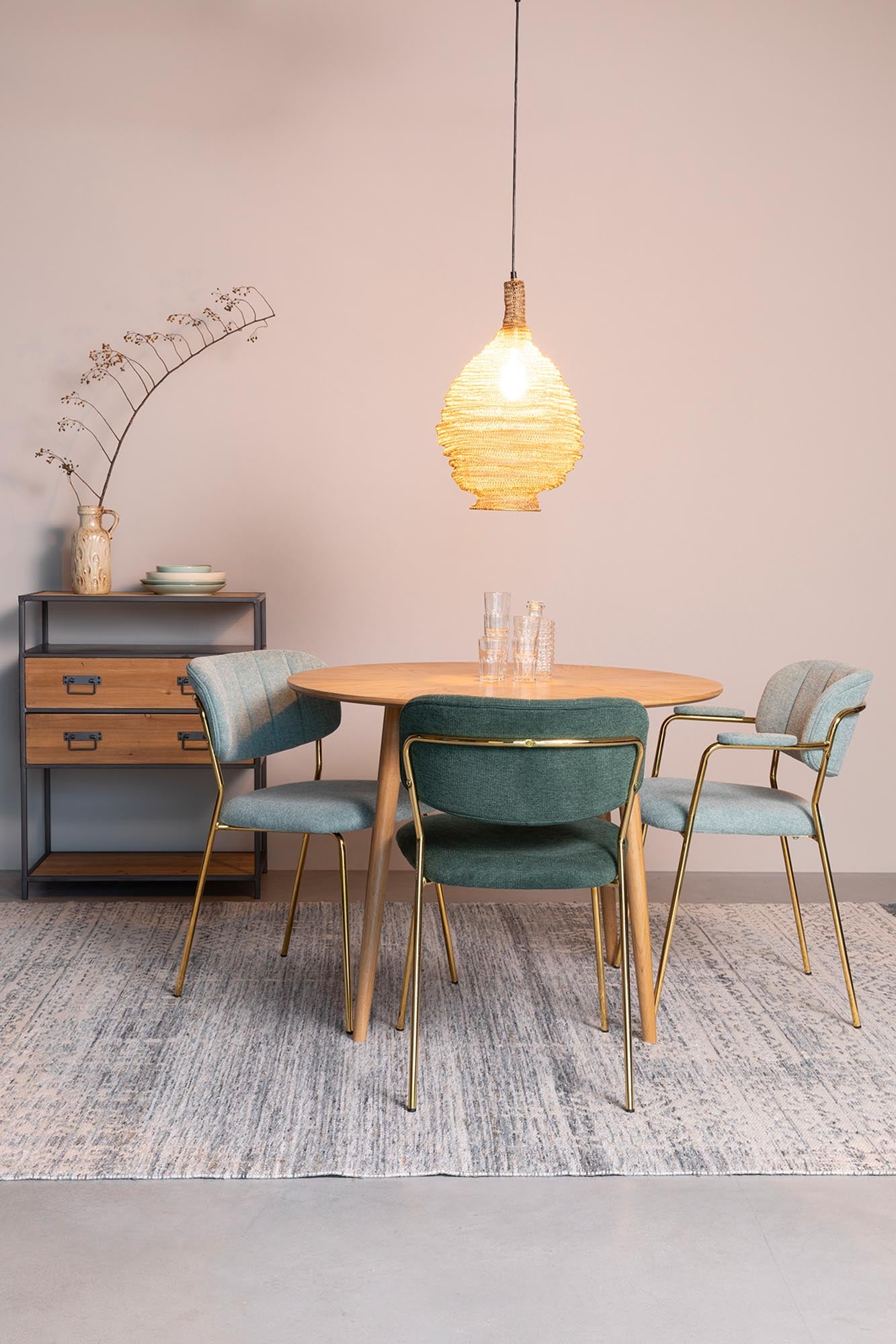 Eleganter Armlehnstuhl Jolien gepolstert von White Label Living – stilvoll, bequem und ideal für jedes moderne Zuhause.