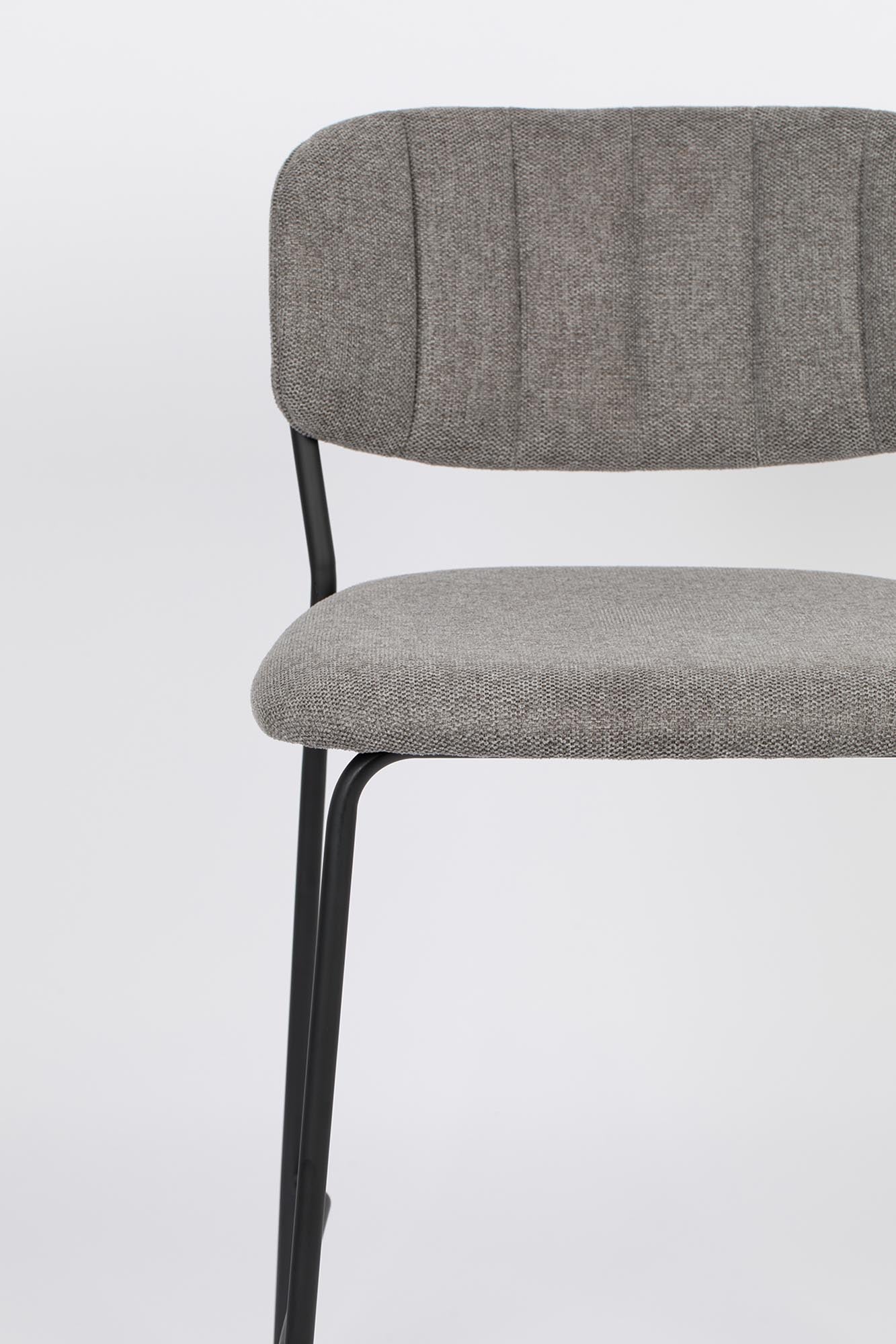 Entdecken Sie den gepolsterten Barstuhl Jolien von White Label Living – die perfekte Kombination aus Eleganz und Bequemlichkeit für Ihr Zuhause.