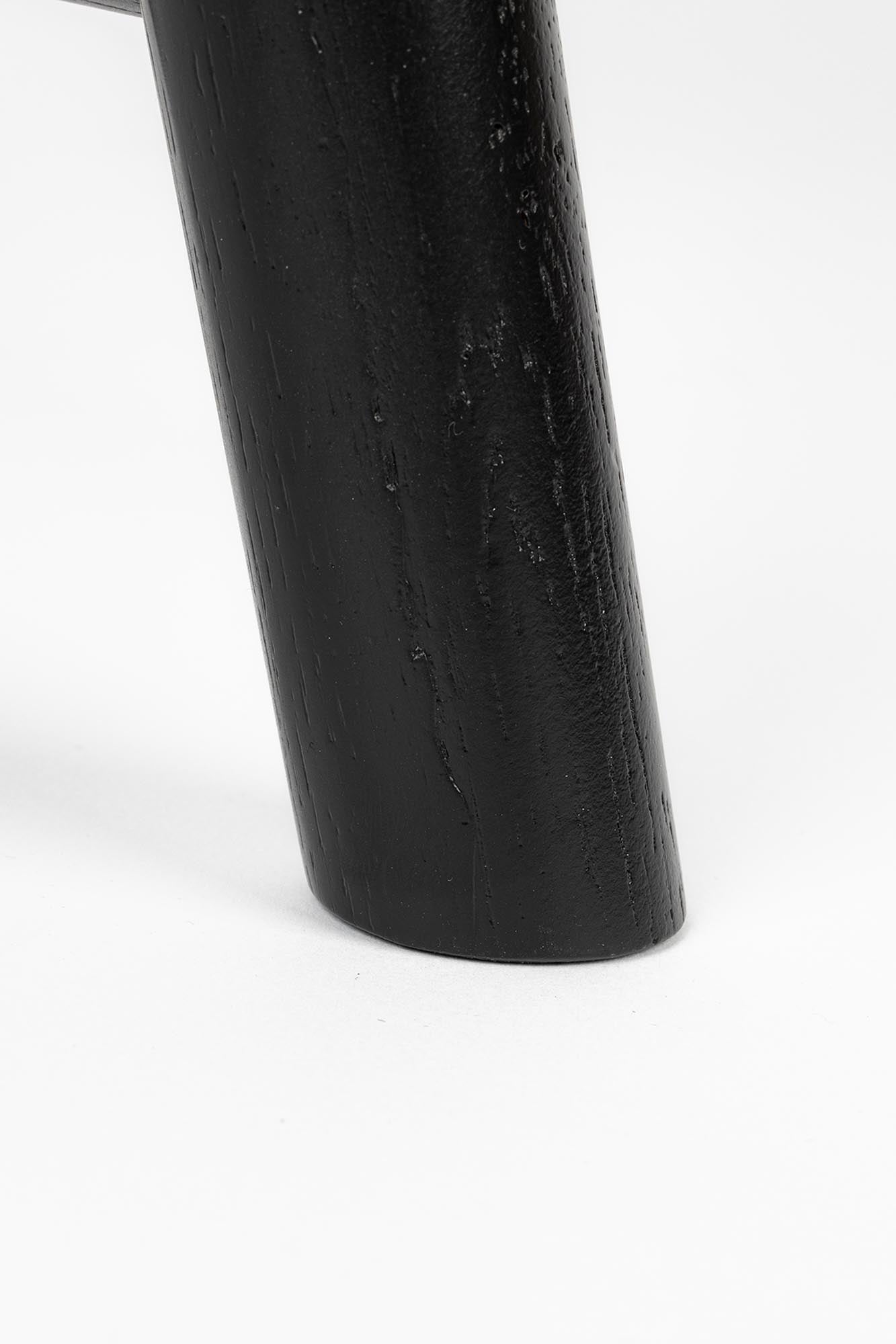 Barstuhl VANDER: Stilvoller Sitzkomfort für moderne Wohnräume.