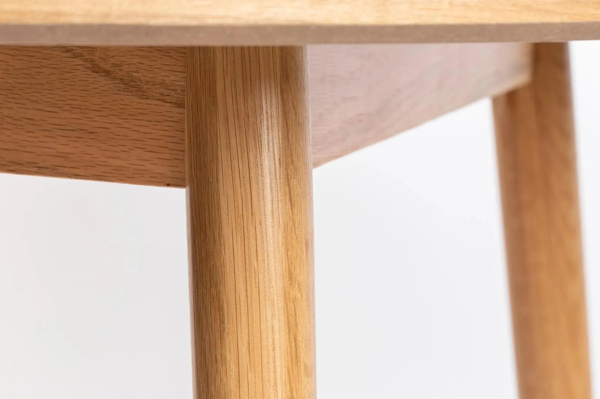 Runder Tisch Fabio von White Label Living – zeitloses Design-Highlight.
