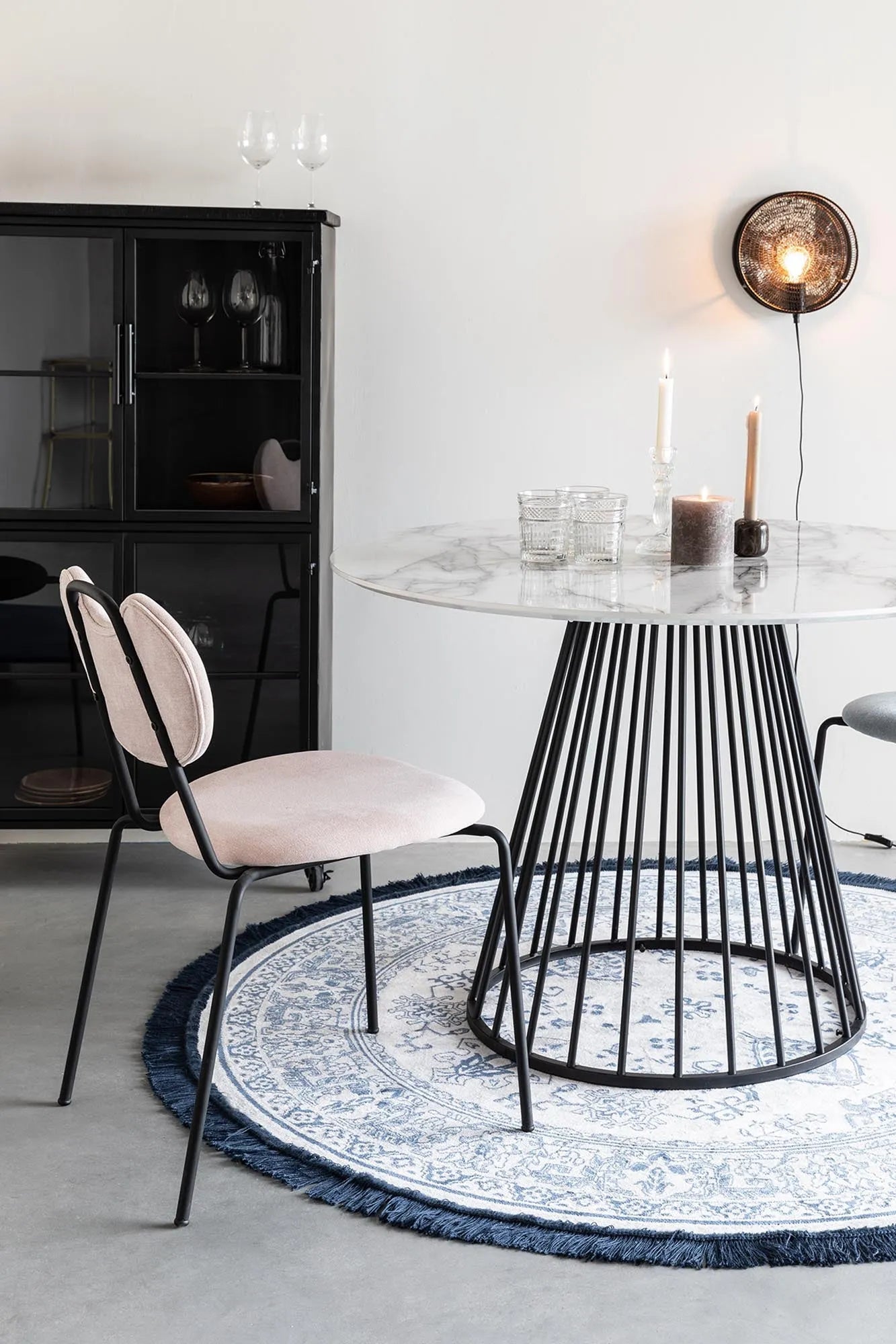 Moderner Eichenholztisch FLORIS von White Label Living für Ihr Zuhause.