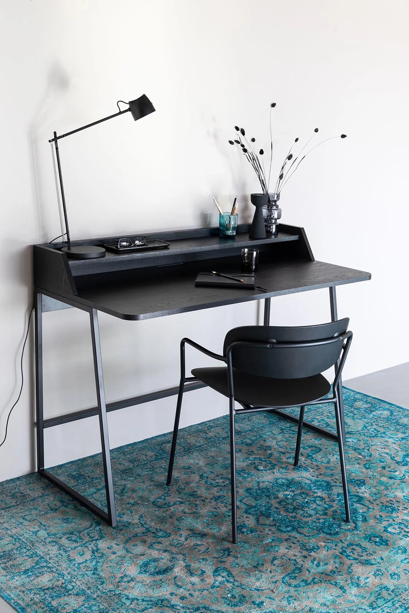 Stilvoller GIORGIO Schreibtisch von White Label Living für modernes Arbeiten.