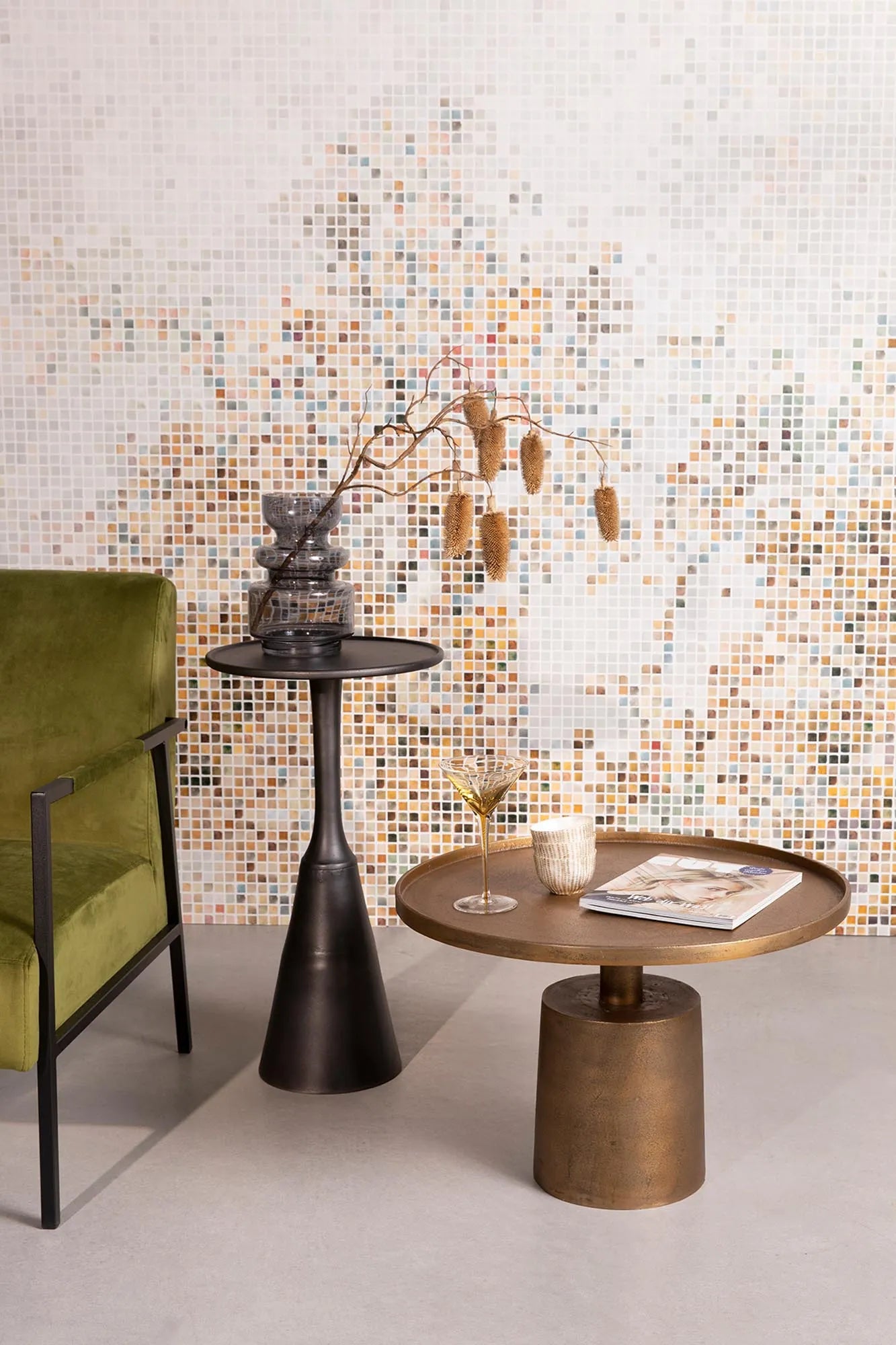 Moderner MASON Beistelltisch von White Label Living in verschiedenen Farben.