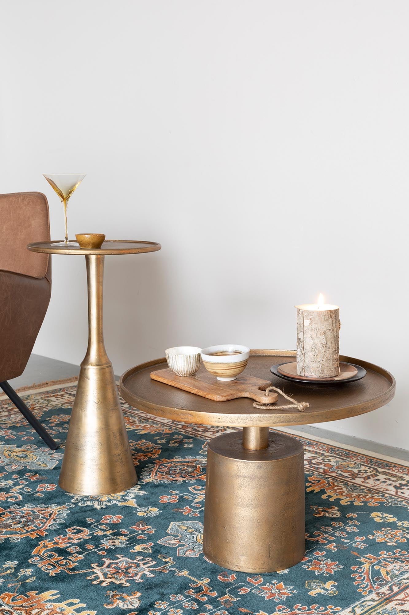 Eleganter MASON Beistelltisch von White Label Living in Trendfarben.