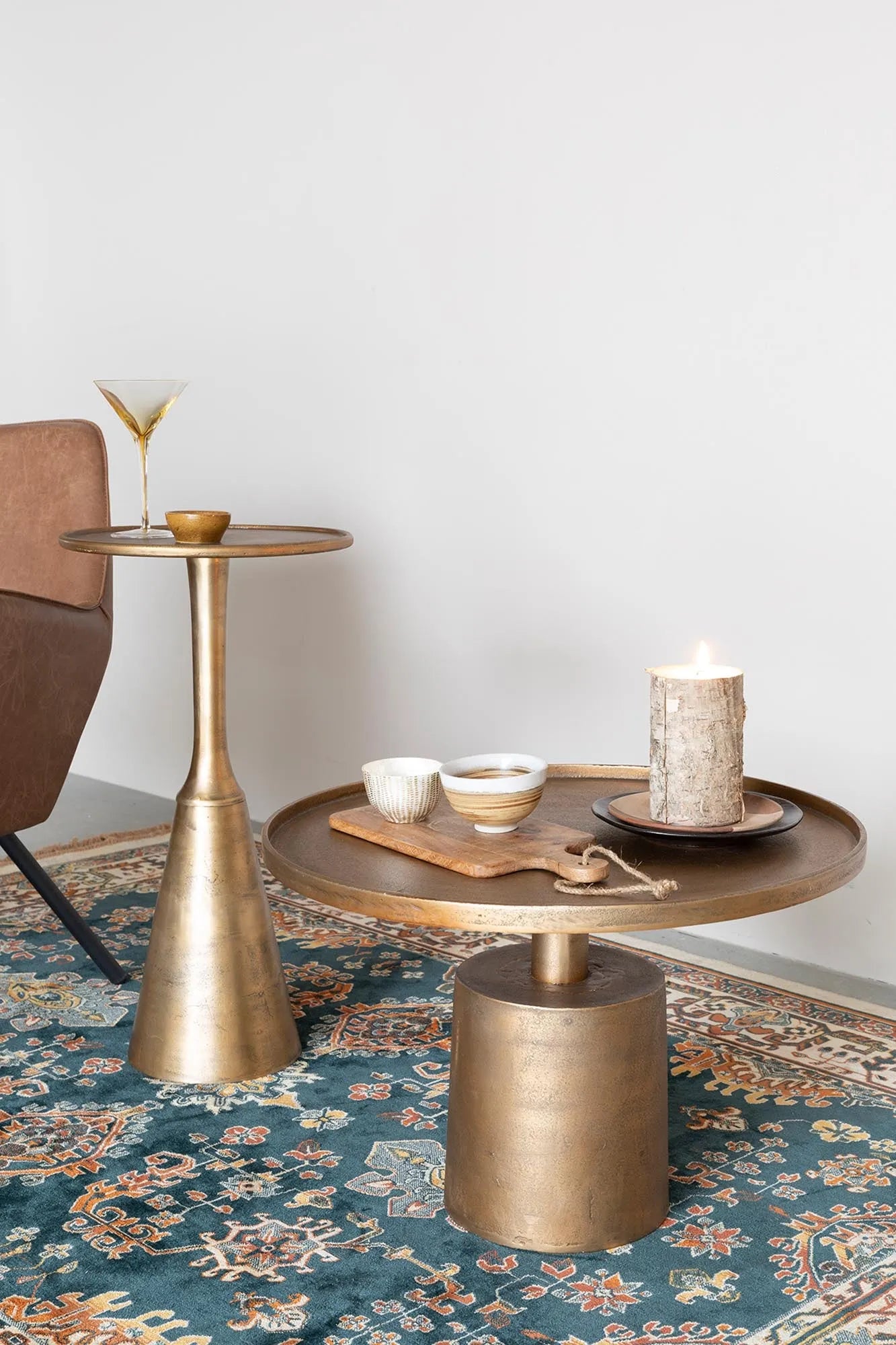 Eleganter MASON Beistelltisch von White Label Living in Trendfarben.