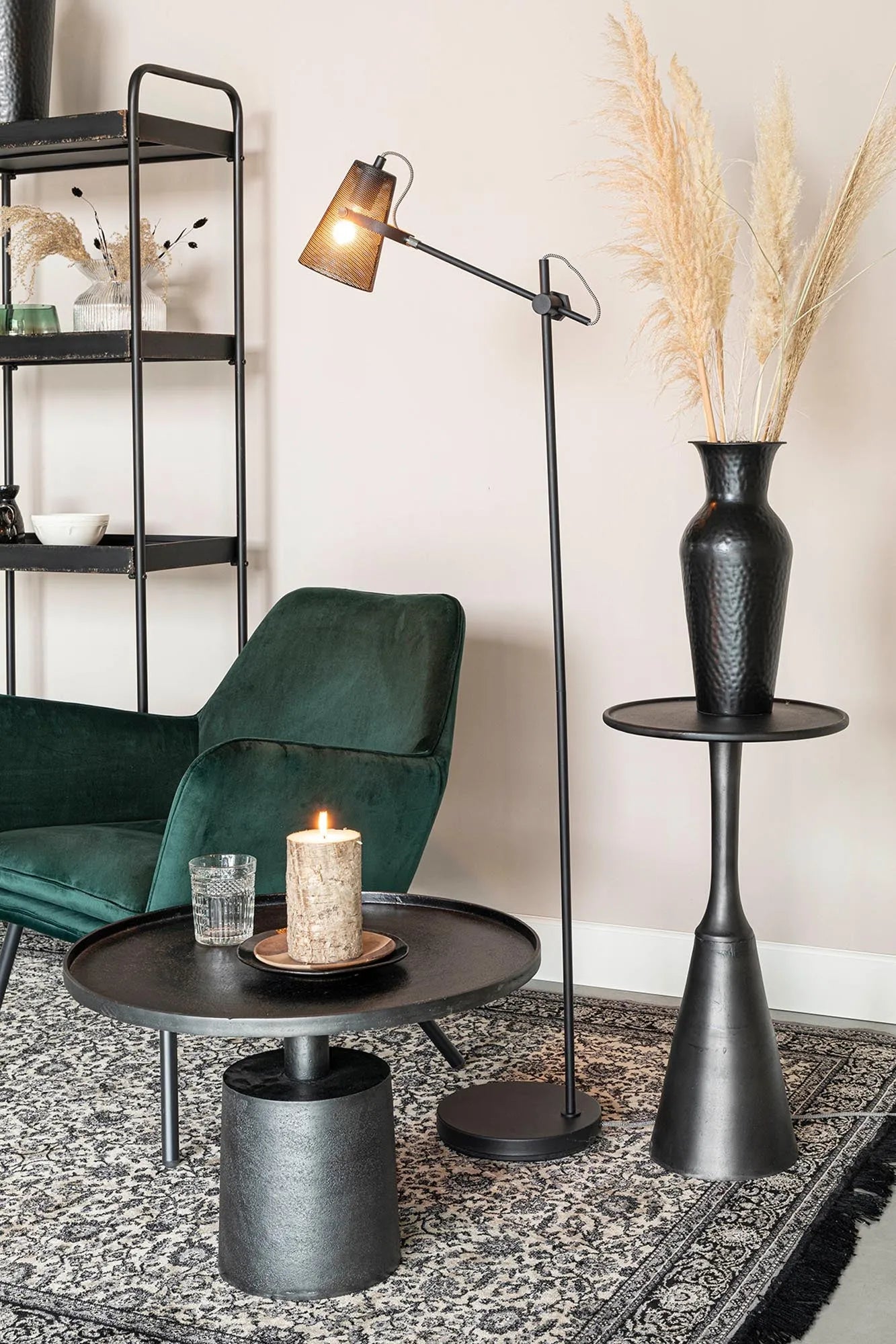 Stilvoller MASON Beistelltisch von White Label Living für modernes Wohnen.