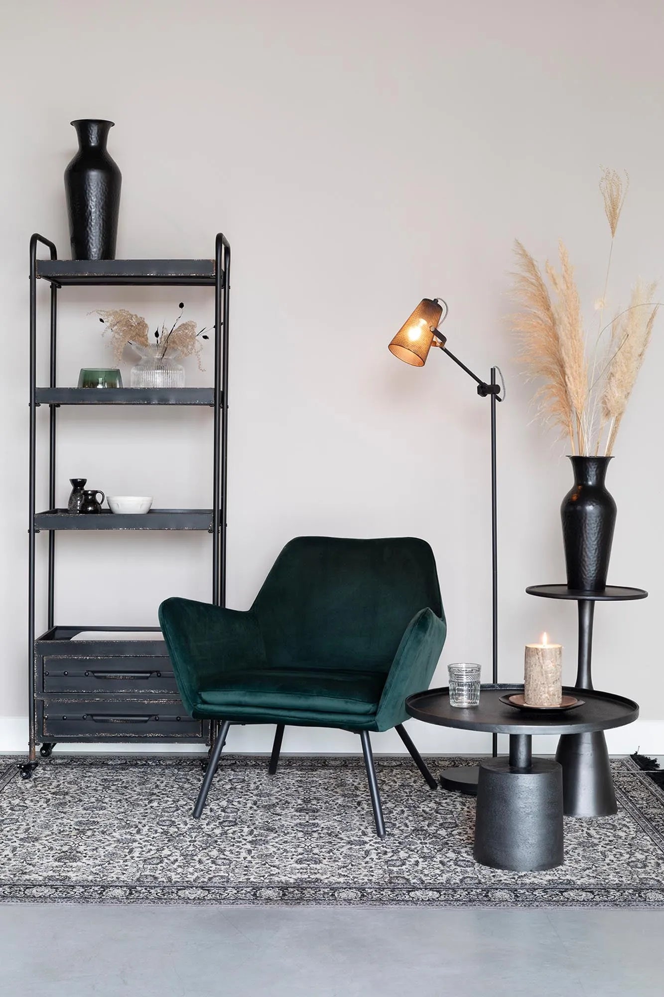 Eleganter MASON Beistelltisch: Funktionalität trifft auf Design.