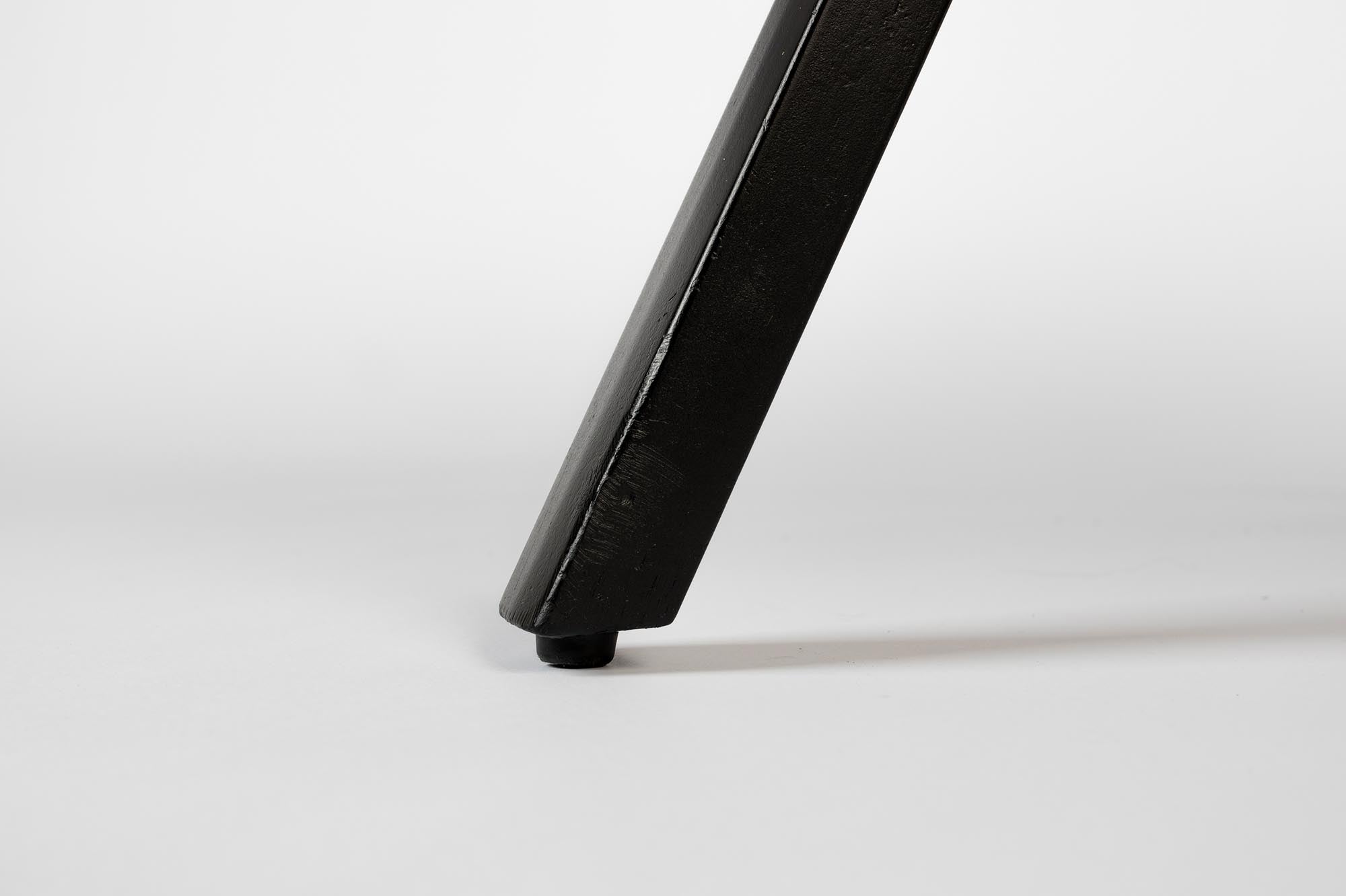 Eleganter Beistelltisch SURI: Stilvolles Design für Ihr Zuhause.