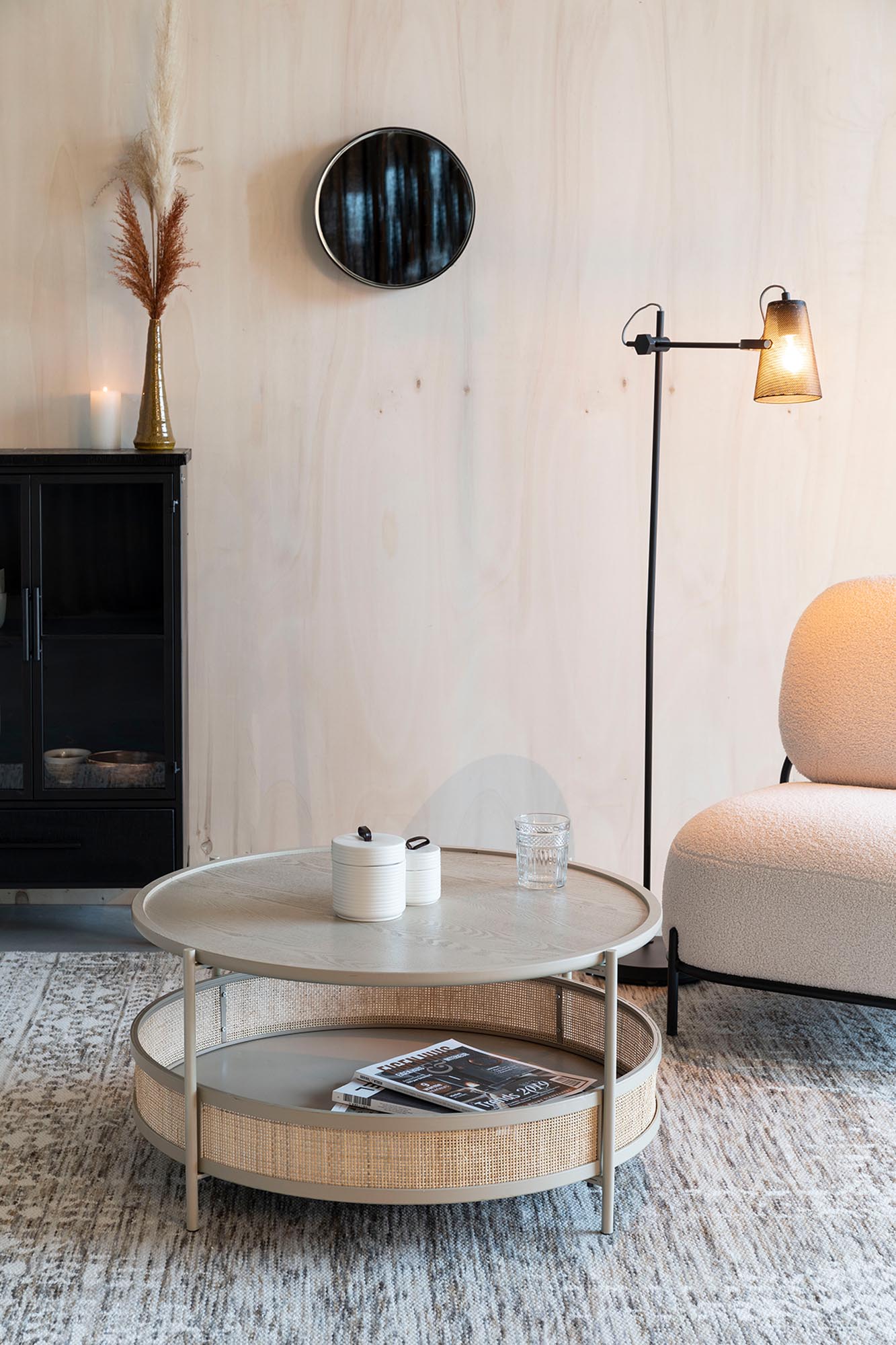 Beistelltisch MAKOTO: Minimalistische Eleganz für modernes Wohnen.