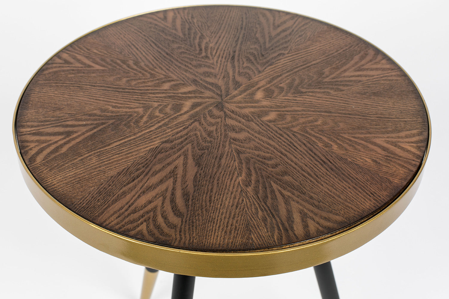 Der Beistelltisch DENISE vereint modernes Design mit Funktionalität und passt perfekt in jedes Zuhause.