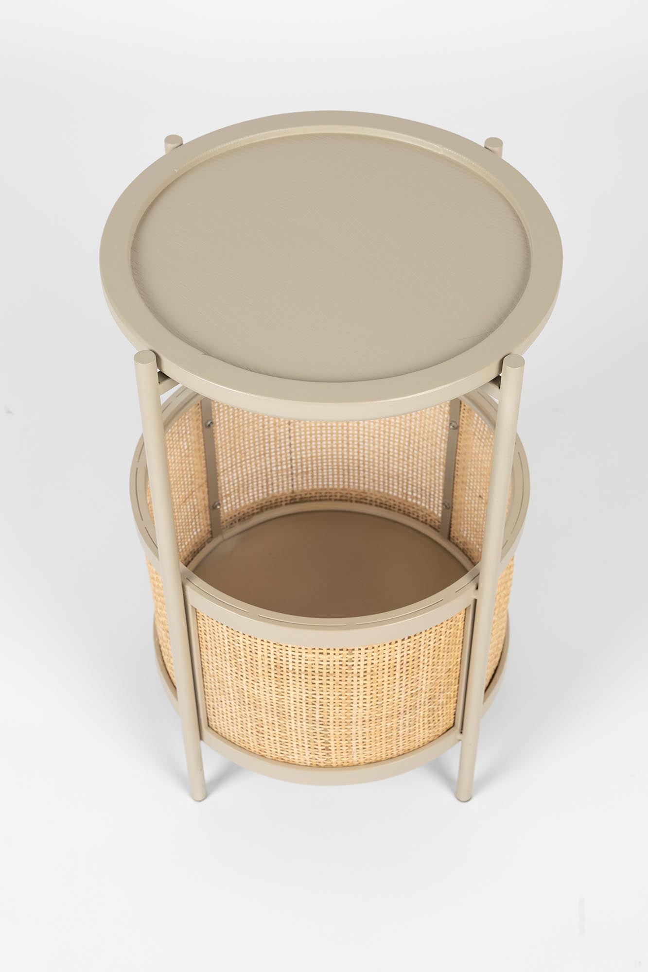 Beistelltisch MAKOTO: Minimalistisches Design trifft Funktionalität.