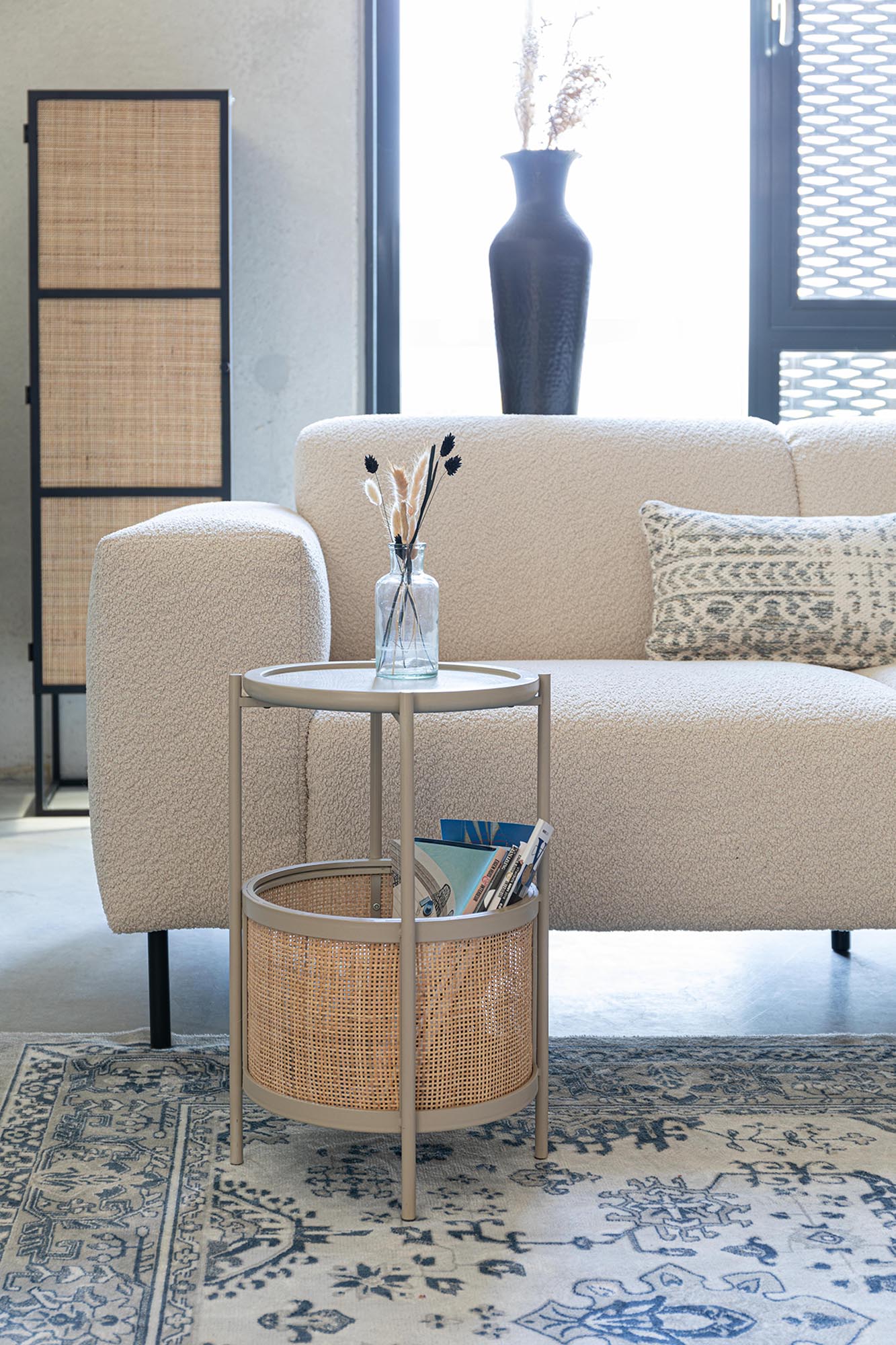 Beistelltisch MAKOTO: Minimalistisches Design trifft auf Funktionalität.
