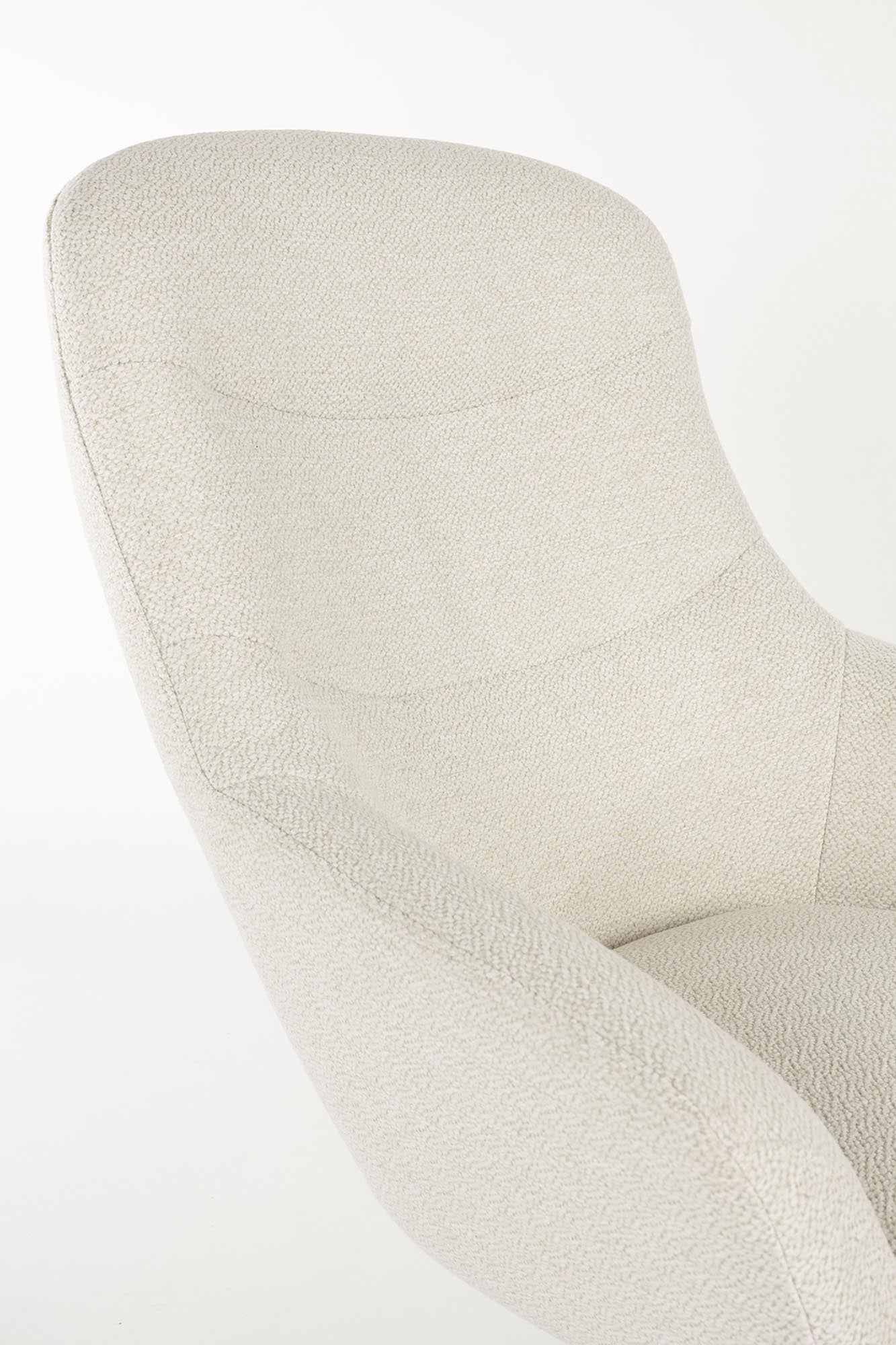 Sessel Yuki: Modernes Design und luxuriöser Komfort vereint.