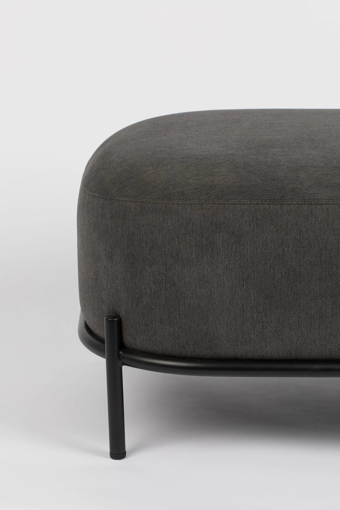 Hocker POLLY: Modernes Design trifft auf vielseitige Funktionalität.