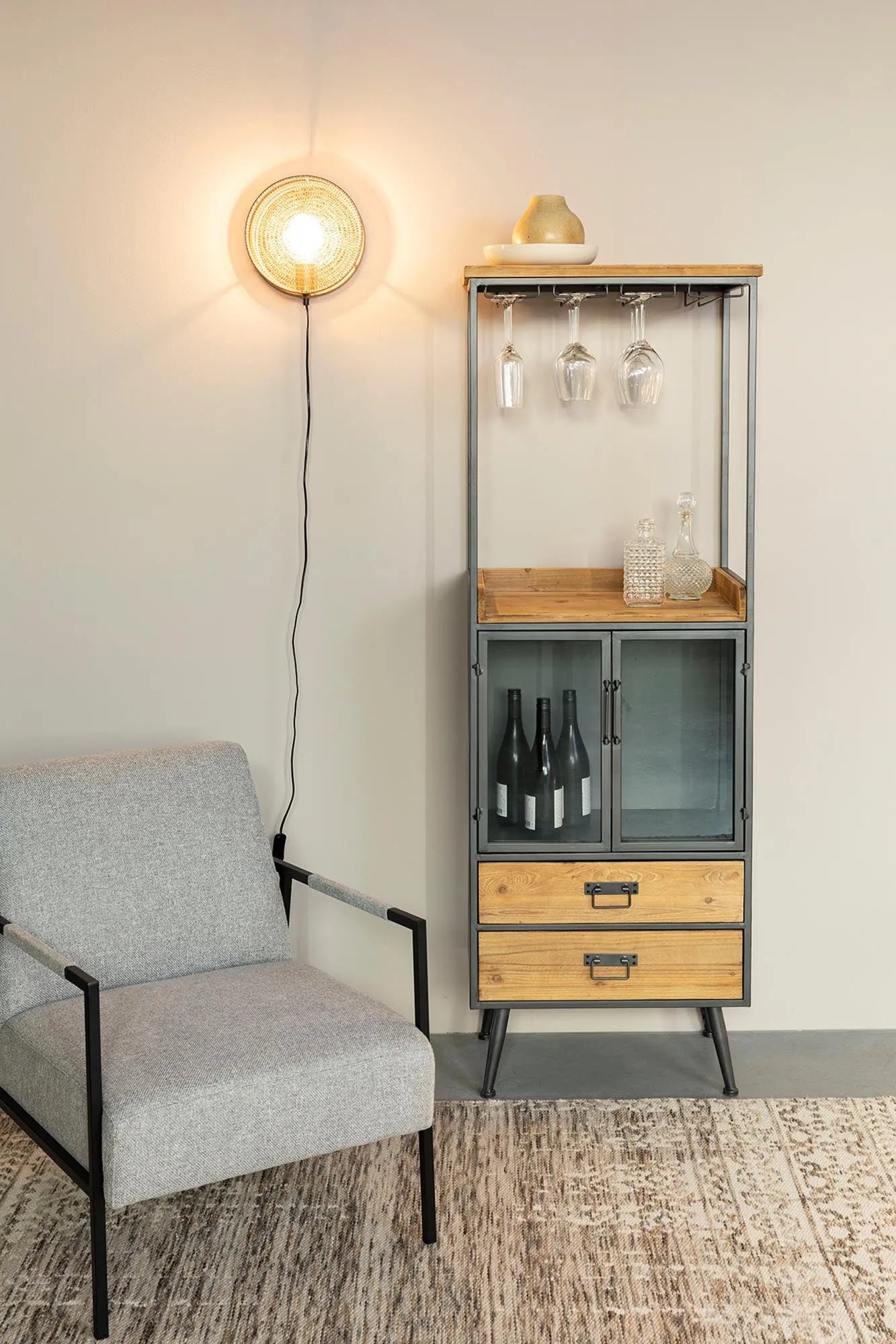 Elegantes Damian HIGH Cabinet von White Label Living für moderne Räume.