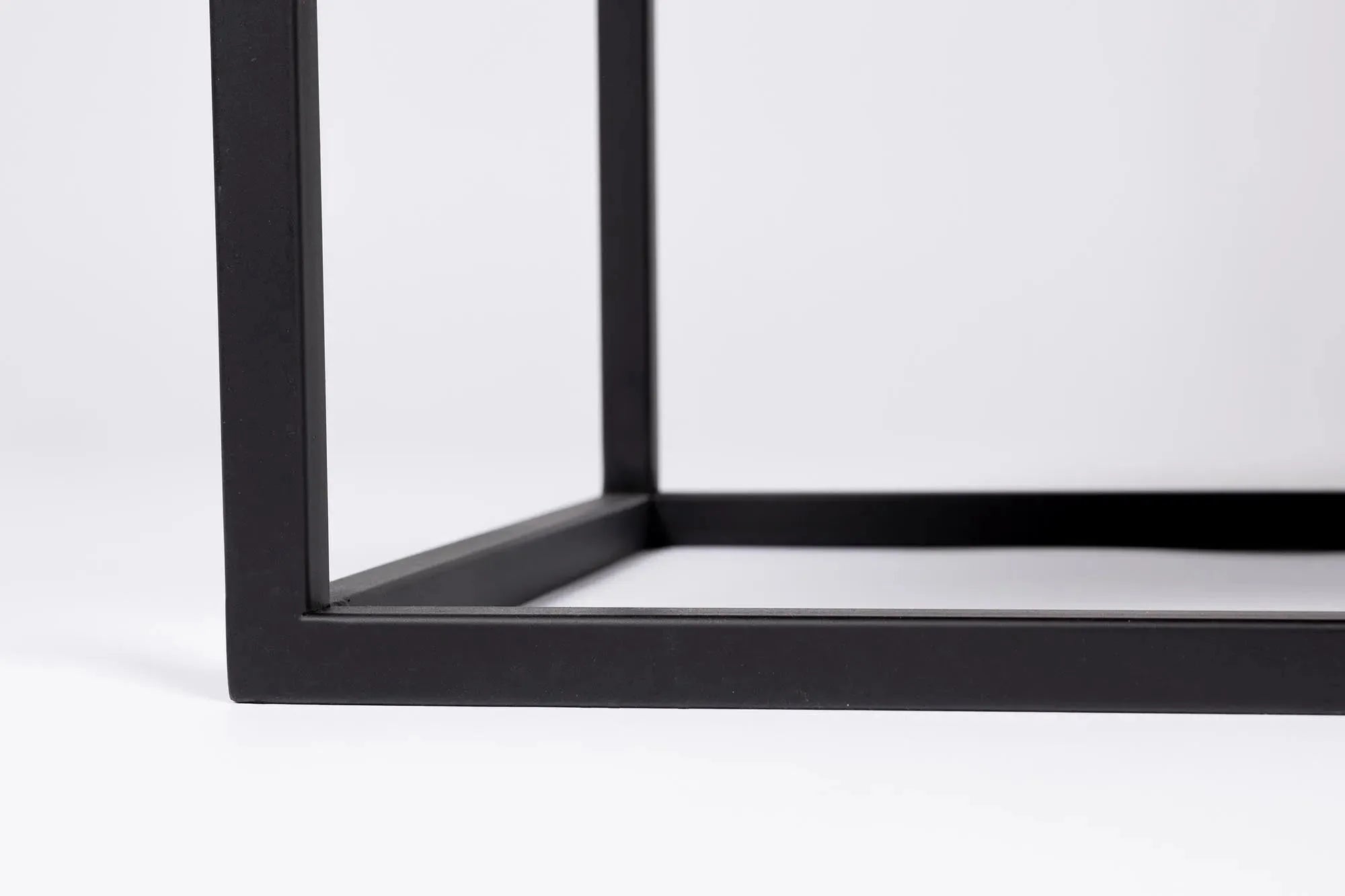 Modernes Guuji Cabinet Low, 2 Türen, von White Label Living.