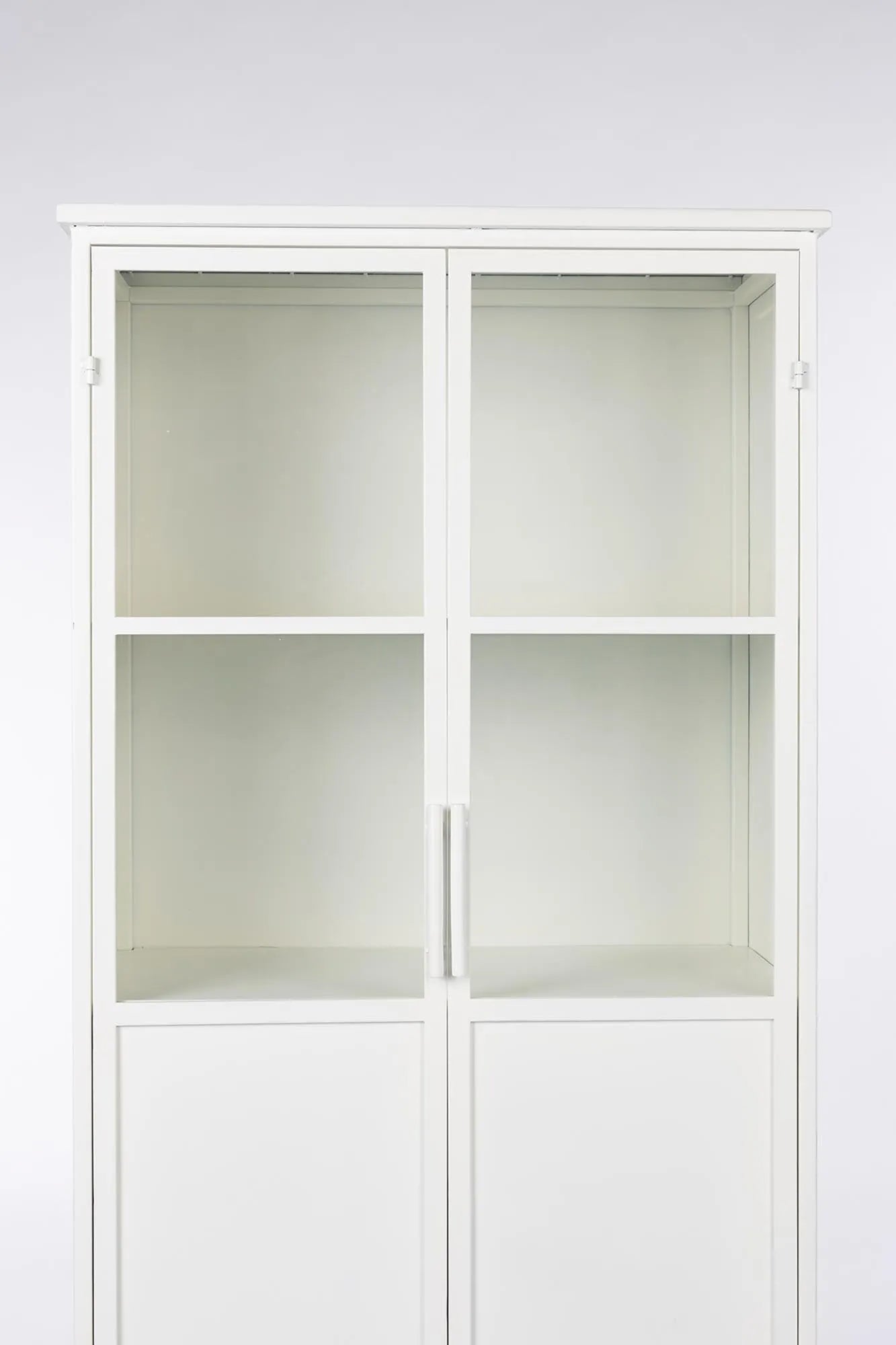 Stilvoller MIYA HIGH Schrank mit 2 Türen von White Label Living.