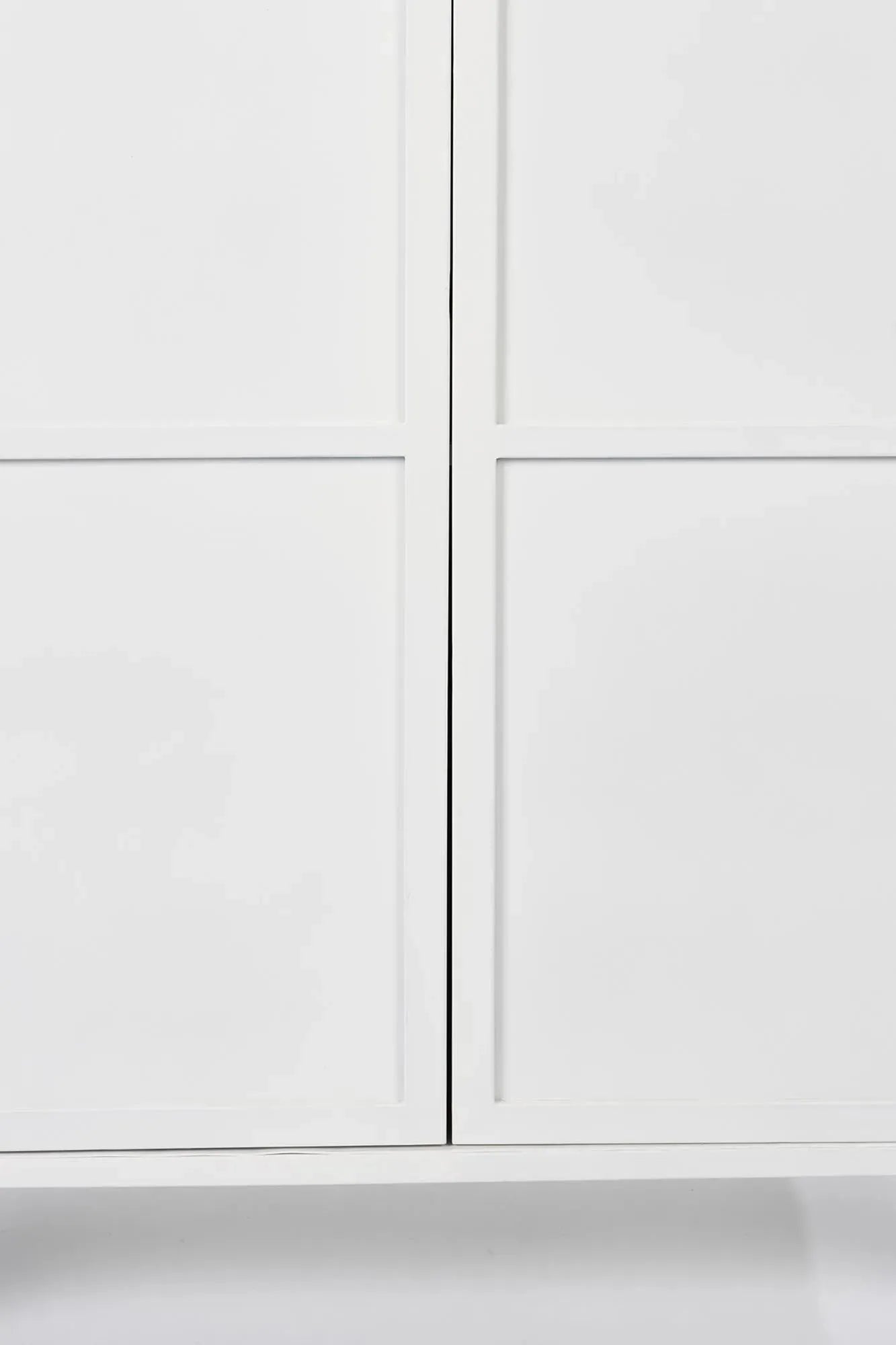 Eleganter 2-türiger MIYA HIGH Schrank von White Label Living.