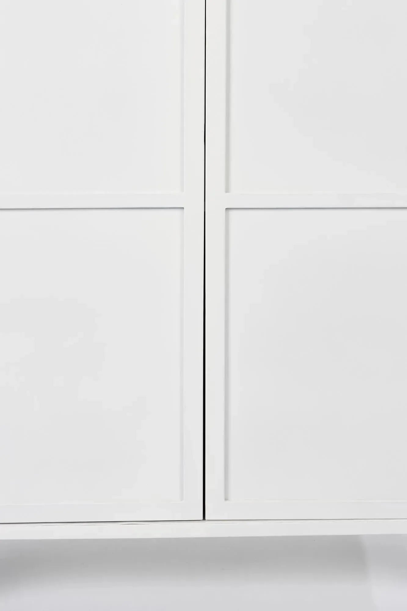 Eleganter 2-türiger MIYA HIGH Schrank von White Label Living.