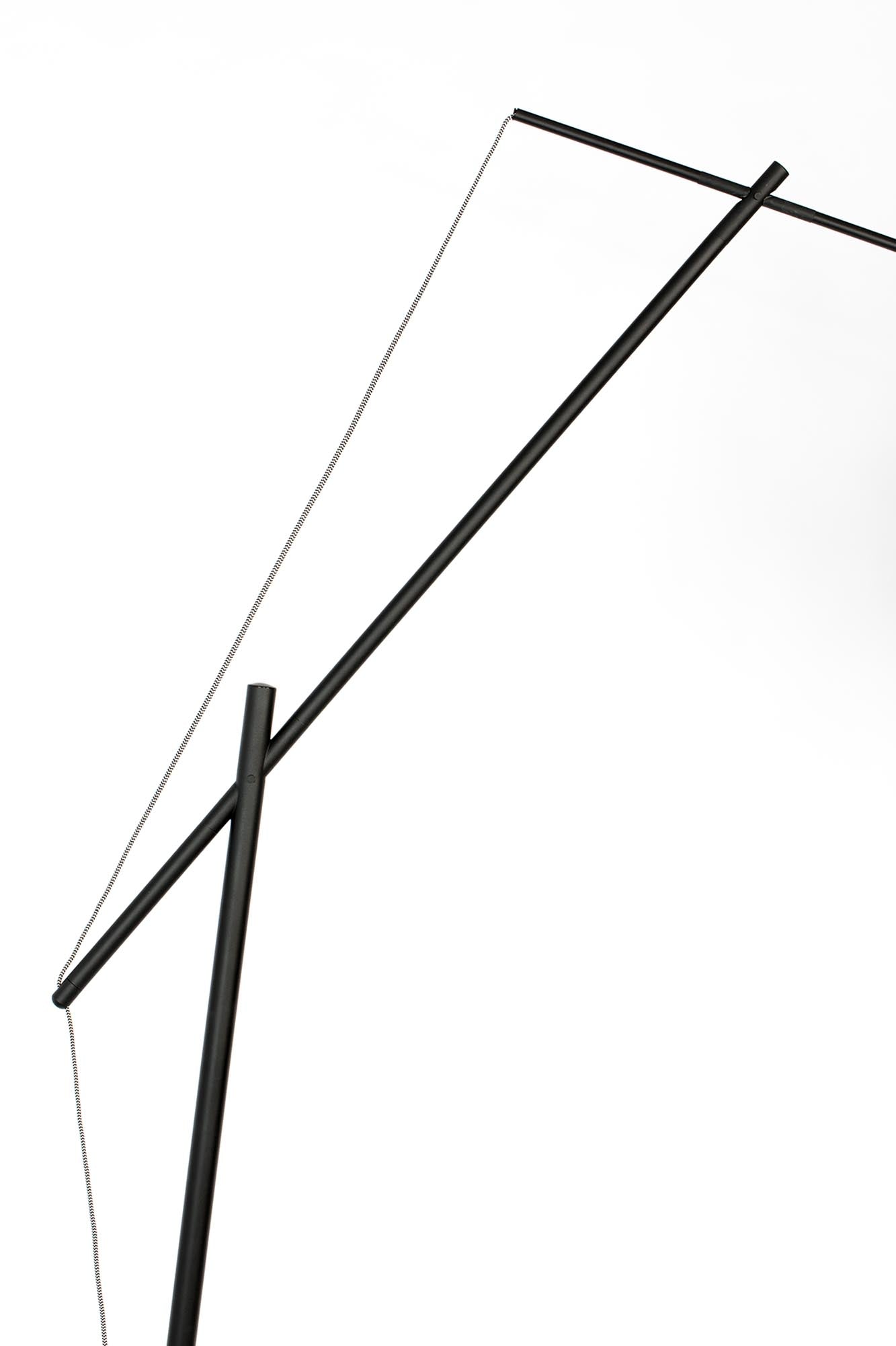 Stehleuchte TOKIO: Modernes Design trifft auf funktionale Eleganz.