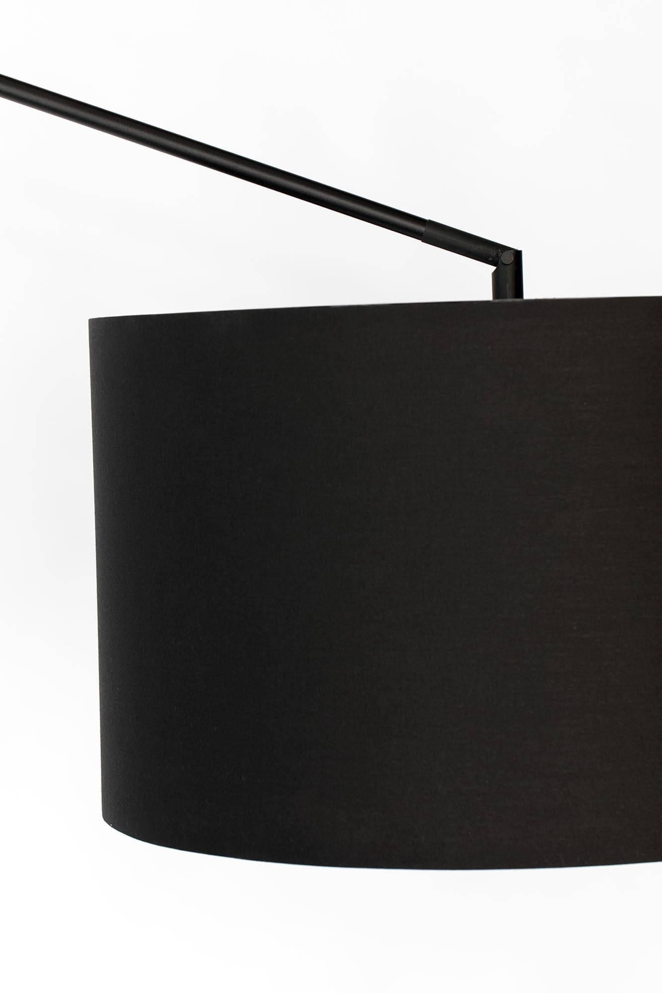 Stehleuchte TOKIO: Modernes Design trifft auf funktionale Eleganz.
