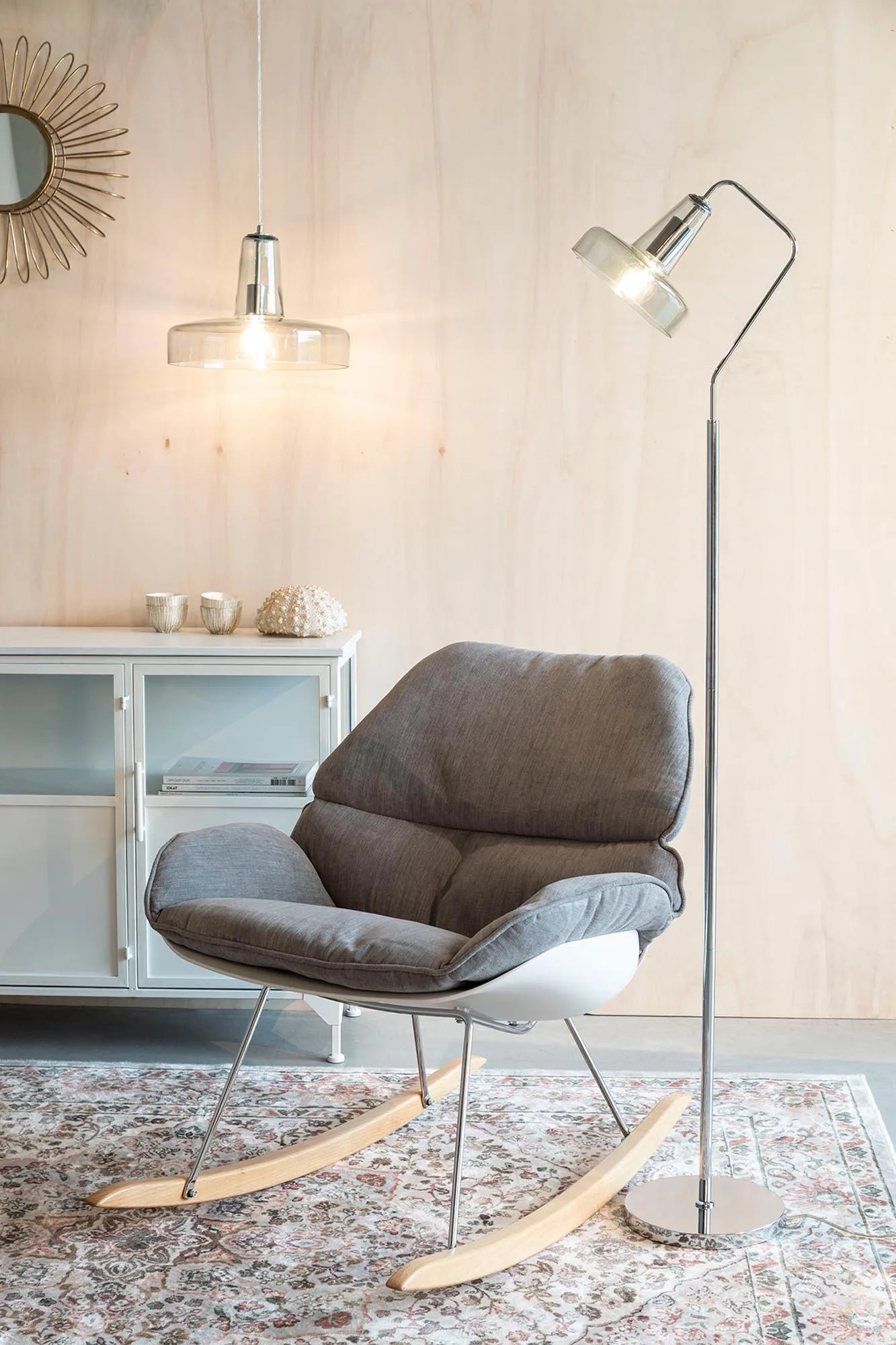 Anshin Pendelleuchte: Zeitloses Design für moderne Wohnräume.