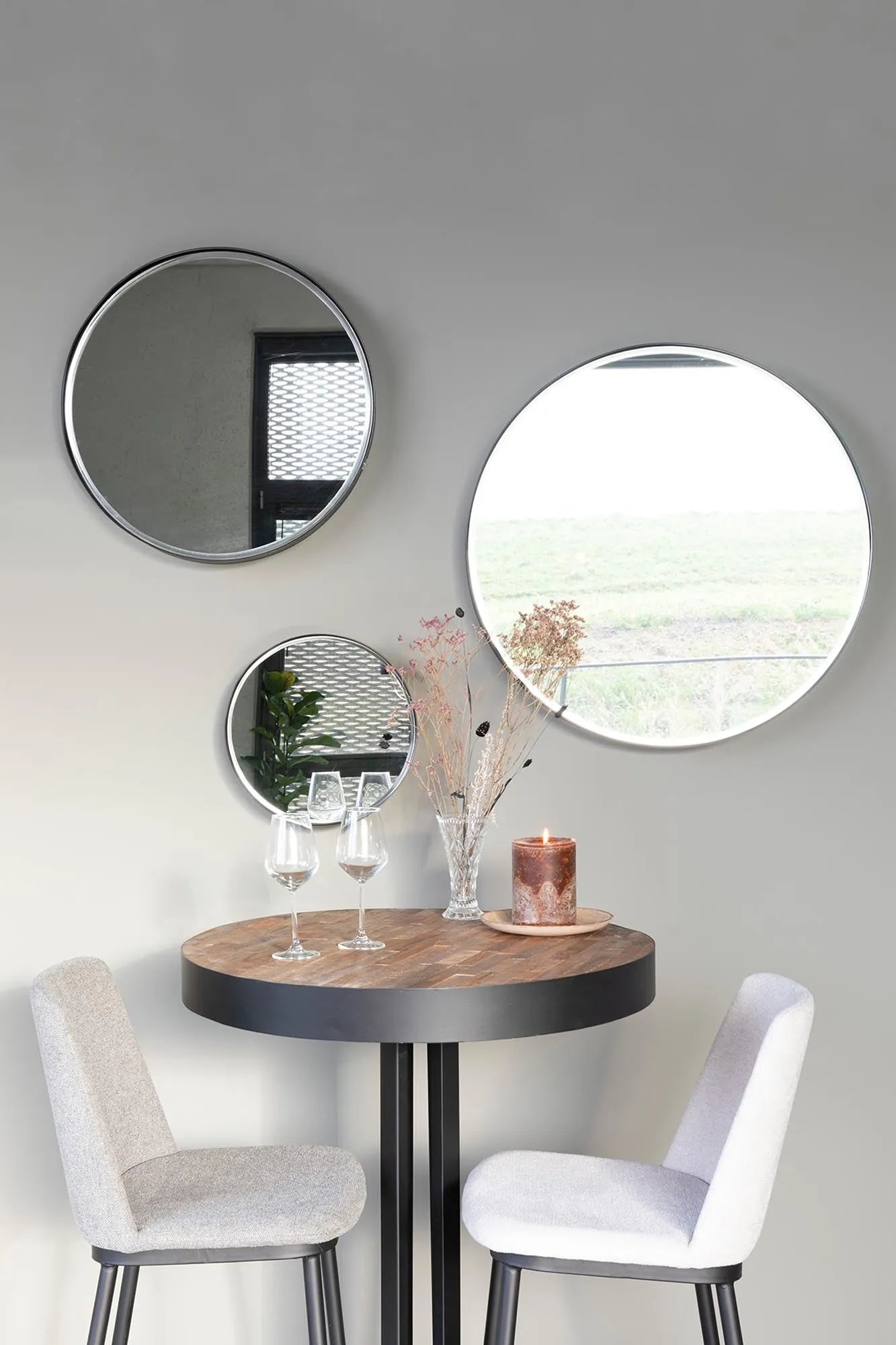 Spiegel Raj: Eleganz trifft Funktionalität von White Label Living.