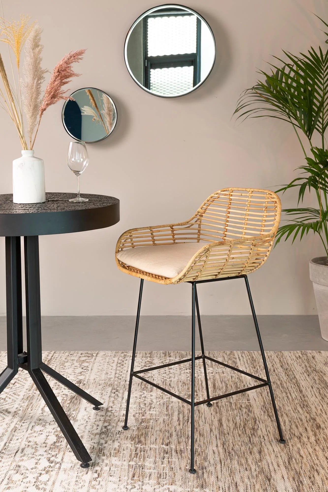 Spiegel Raj: Eleganz trifft Funktionalität von White Label Living.