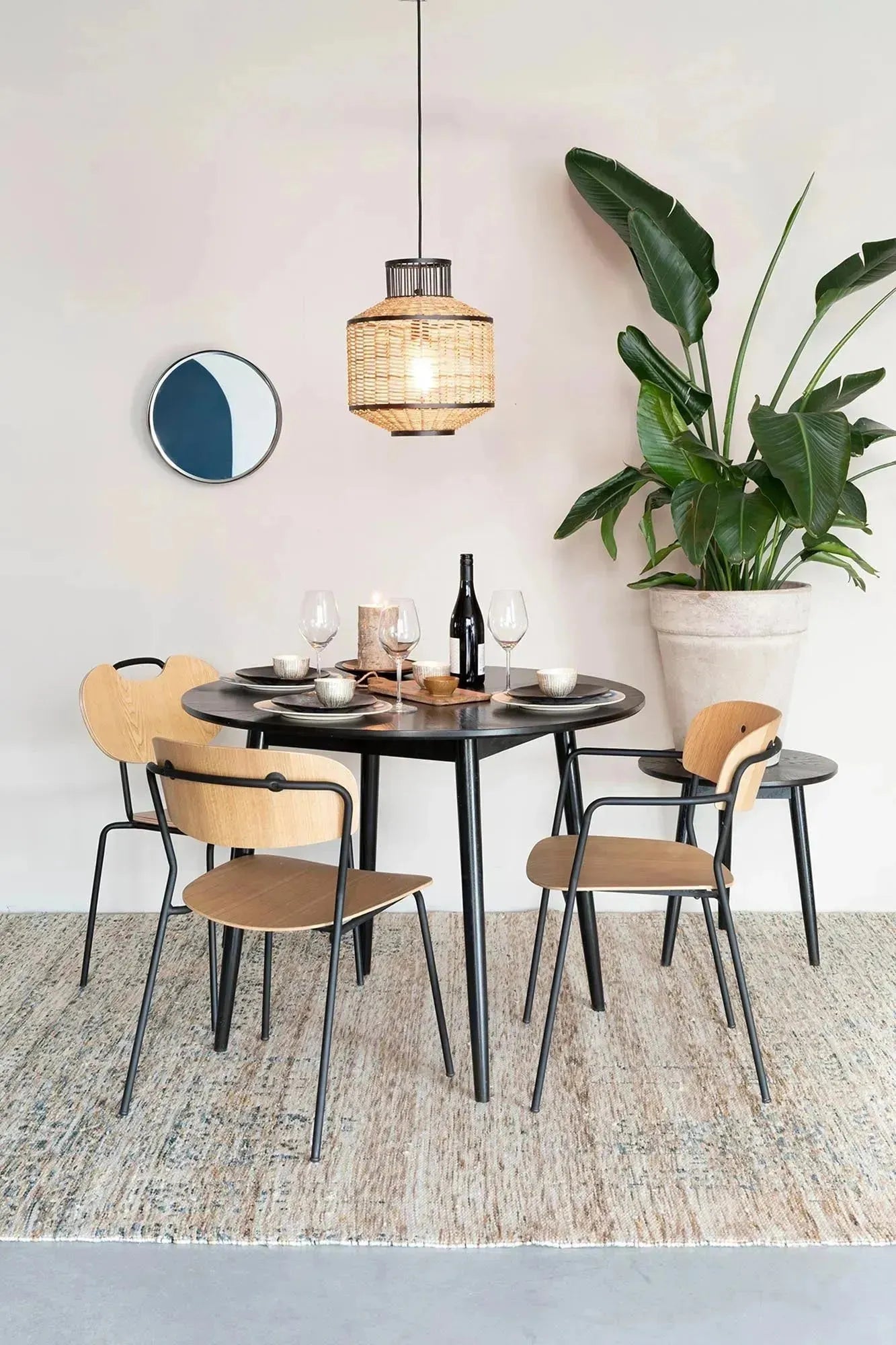 Spiegel Raj: Zeitloses Design für jeden Wohnraum von White Label Living.