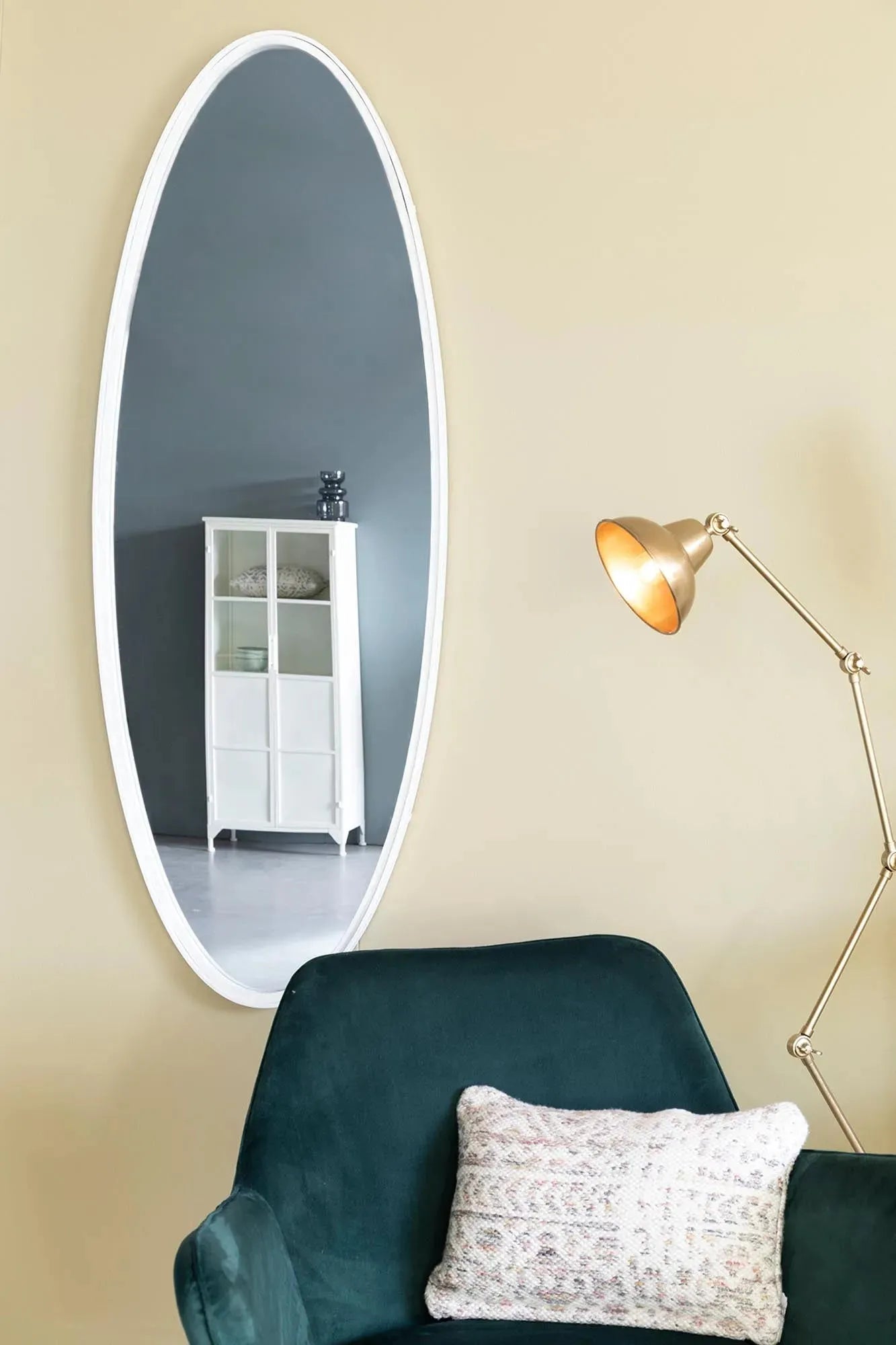 MIYA OVAL L Spiegel: Modernes Highlight von White Label Living.
