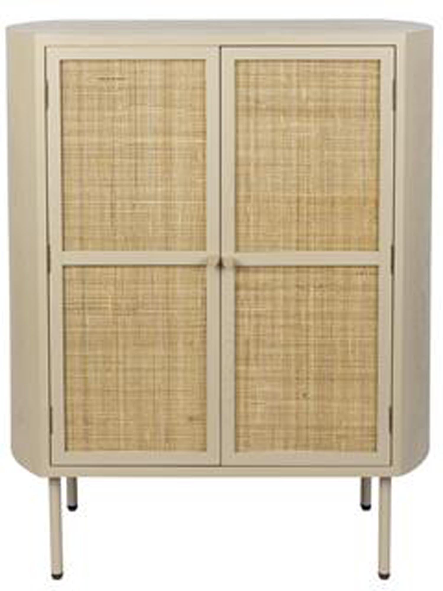 Elegantes Lowboard in Beige mit Rattan-Türen, MDF-Gehäuse und Eisenbeschlägen. Funktional, stabil und stilvoll.