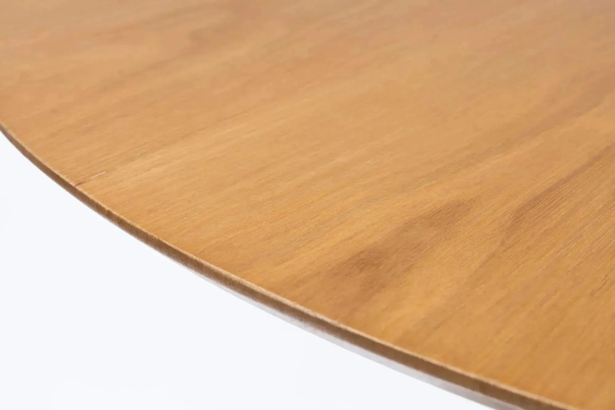 Eleganter Esstisch Raku: Stilvoller Mittelpunkt für Ihr Esszimmer.