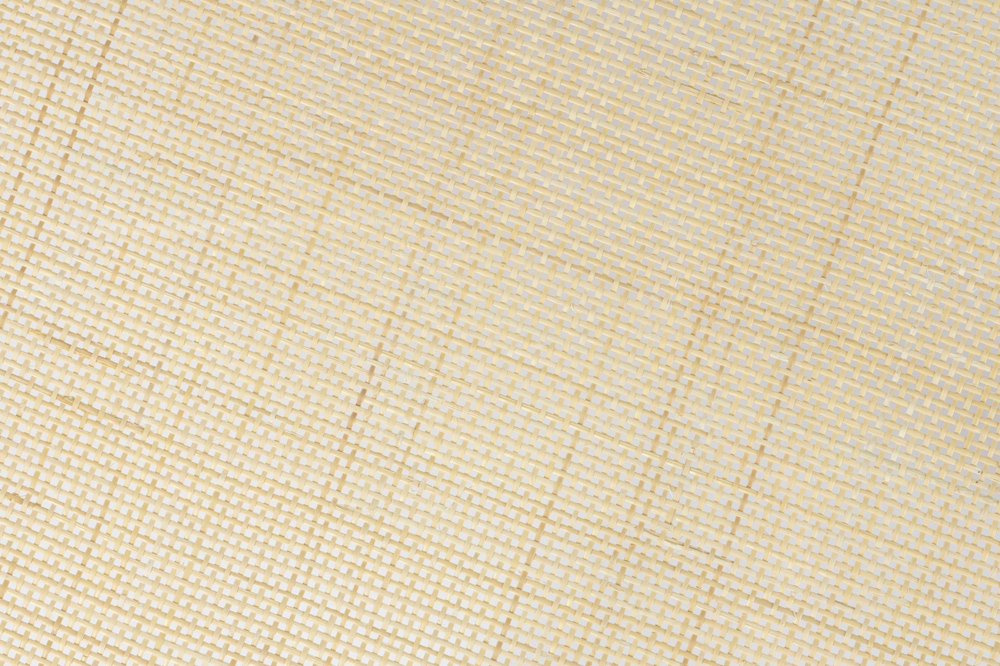 Stilvoller Haru Round Tisch: Eiche und Rattan in perfekter Harmonie.