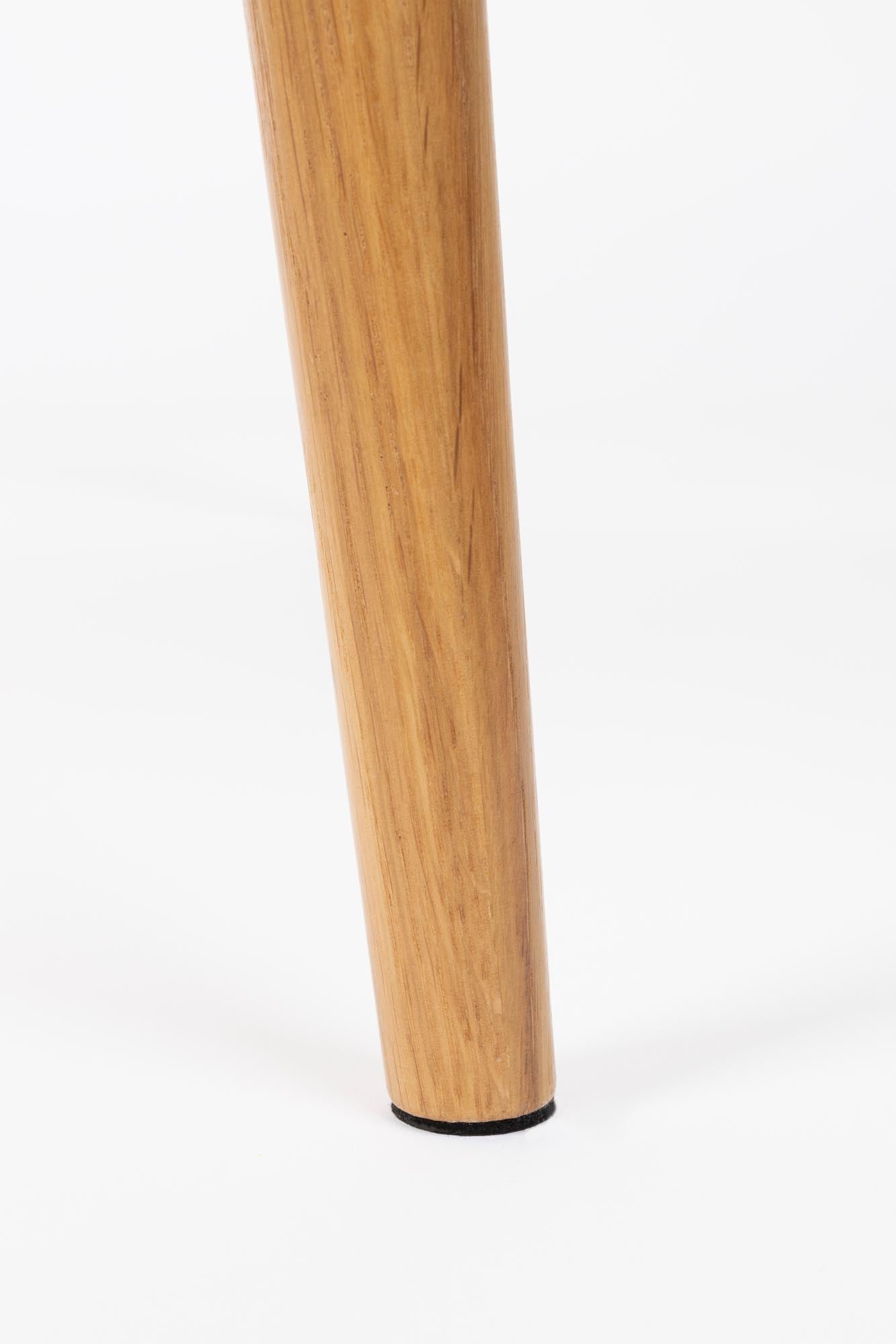 Stilvoller Haru Round Tisch: Eiche und Rattan in perfekter Harmonie.