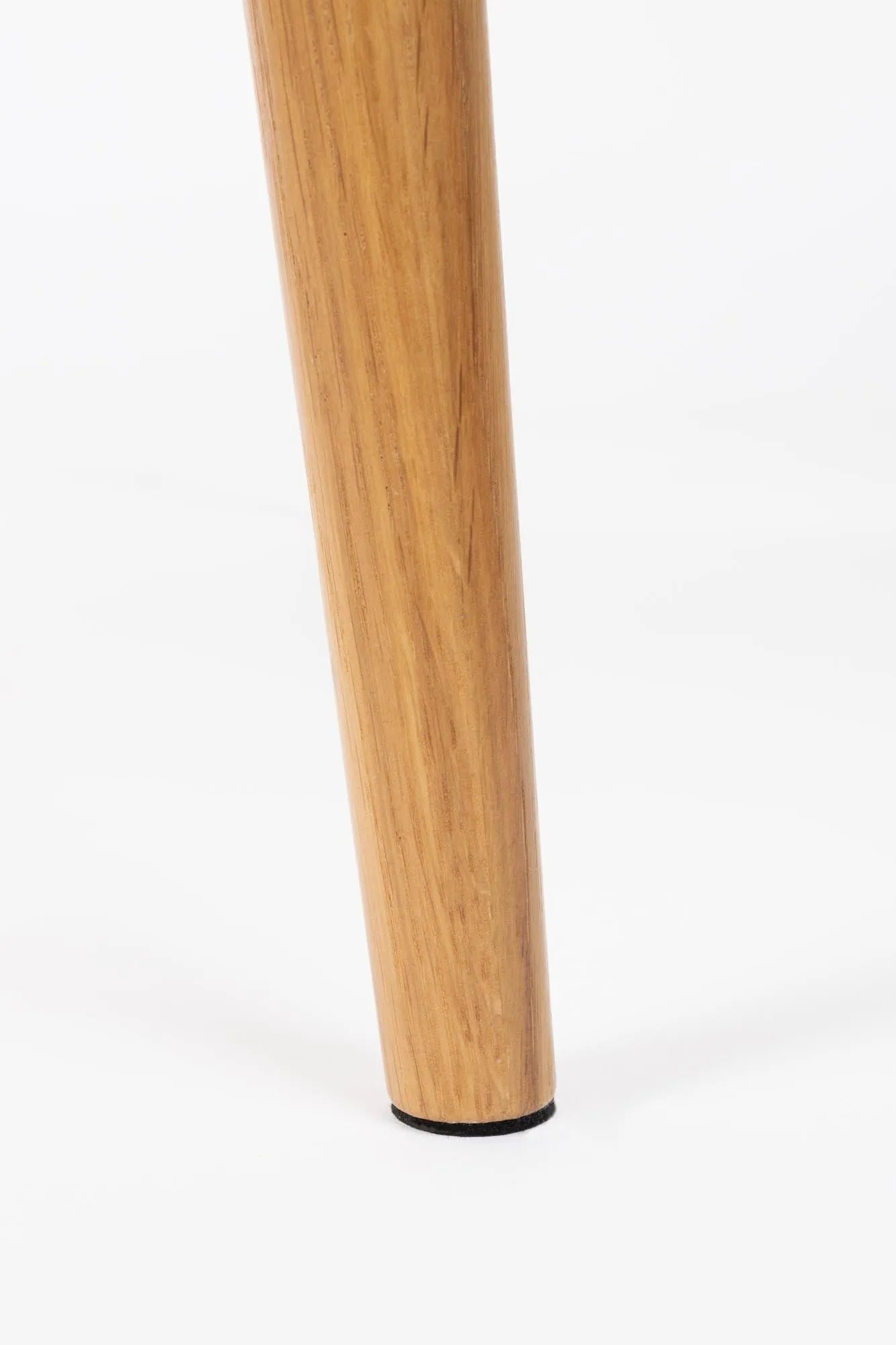 Stilvoller Haru Round Tisch: Eiche und Rattan in perfekter Harmonie.