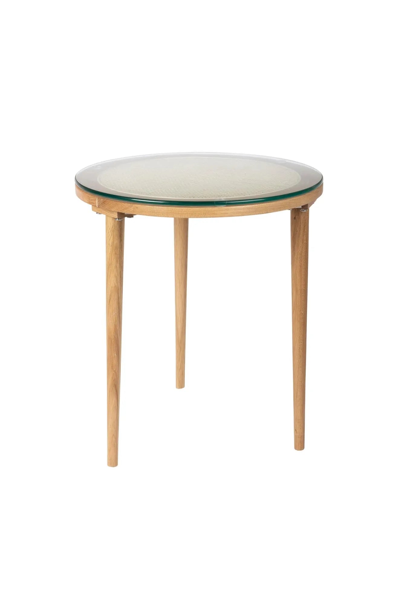 Eleganter Beistelltisch Haru: Eiche, Rattan & Glas vereinen Design, Funktionalität & Stil für jeden Raum.