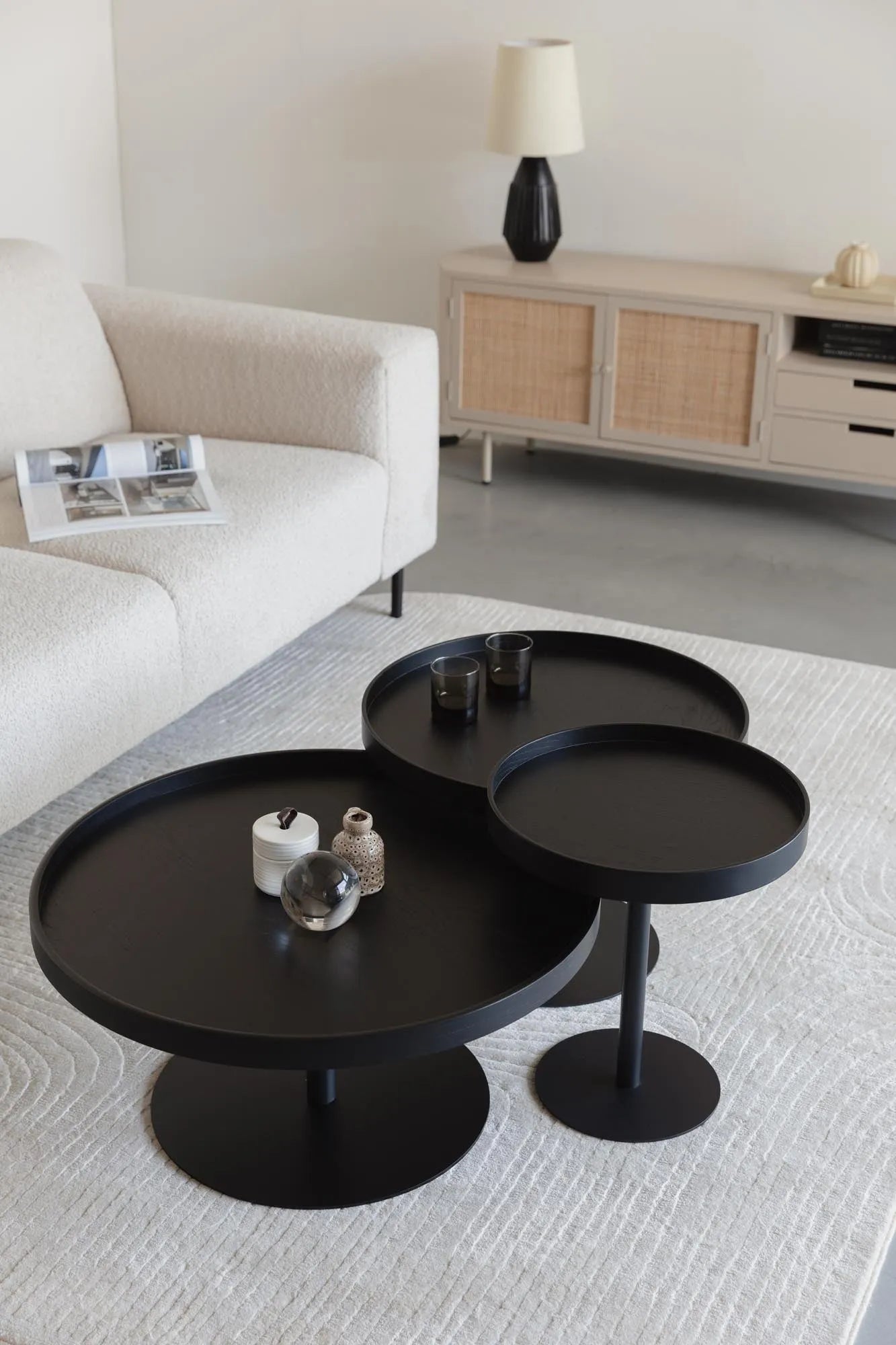 Moderner Beistelltisch Yuri M von White Label Living in Weiß.