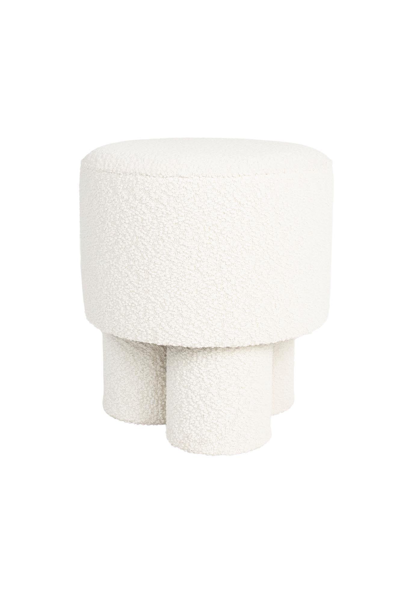 Der Hocker Marcos von White Label Living besticht durch modernes Design, hochwertige Materialien und flexible Einsatzmöglichkeiten.
