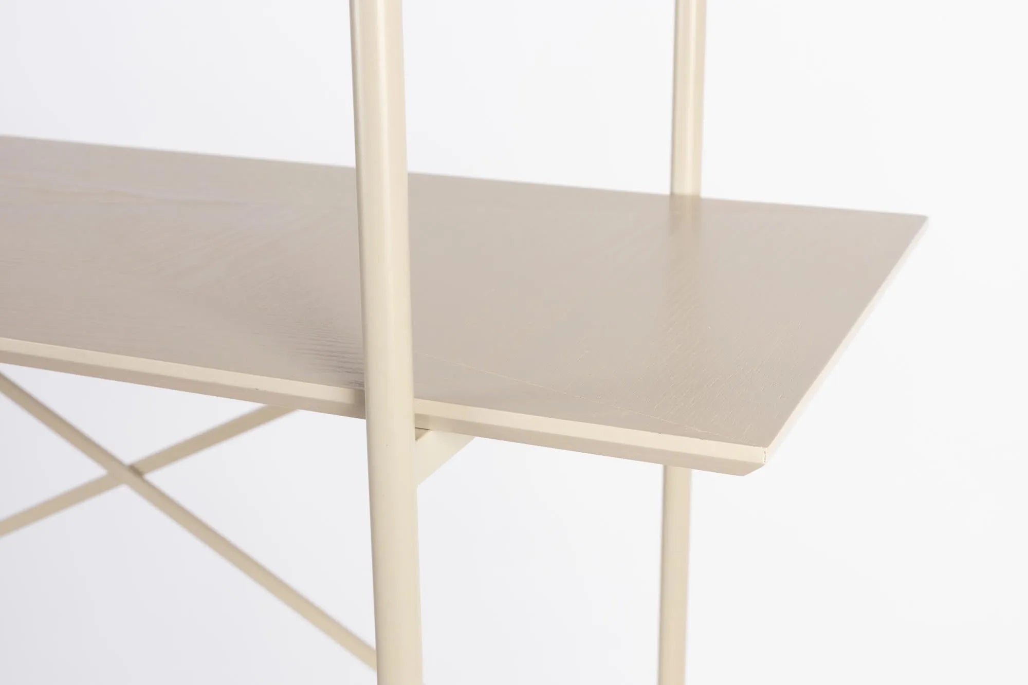 Stilvolles Regal Marcio: Perfekte Symbiose aus Form und Funktion.
